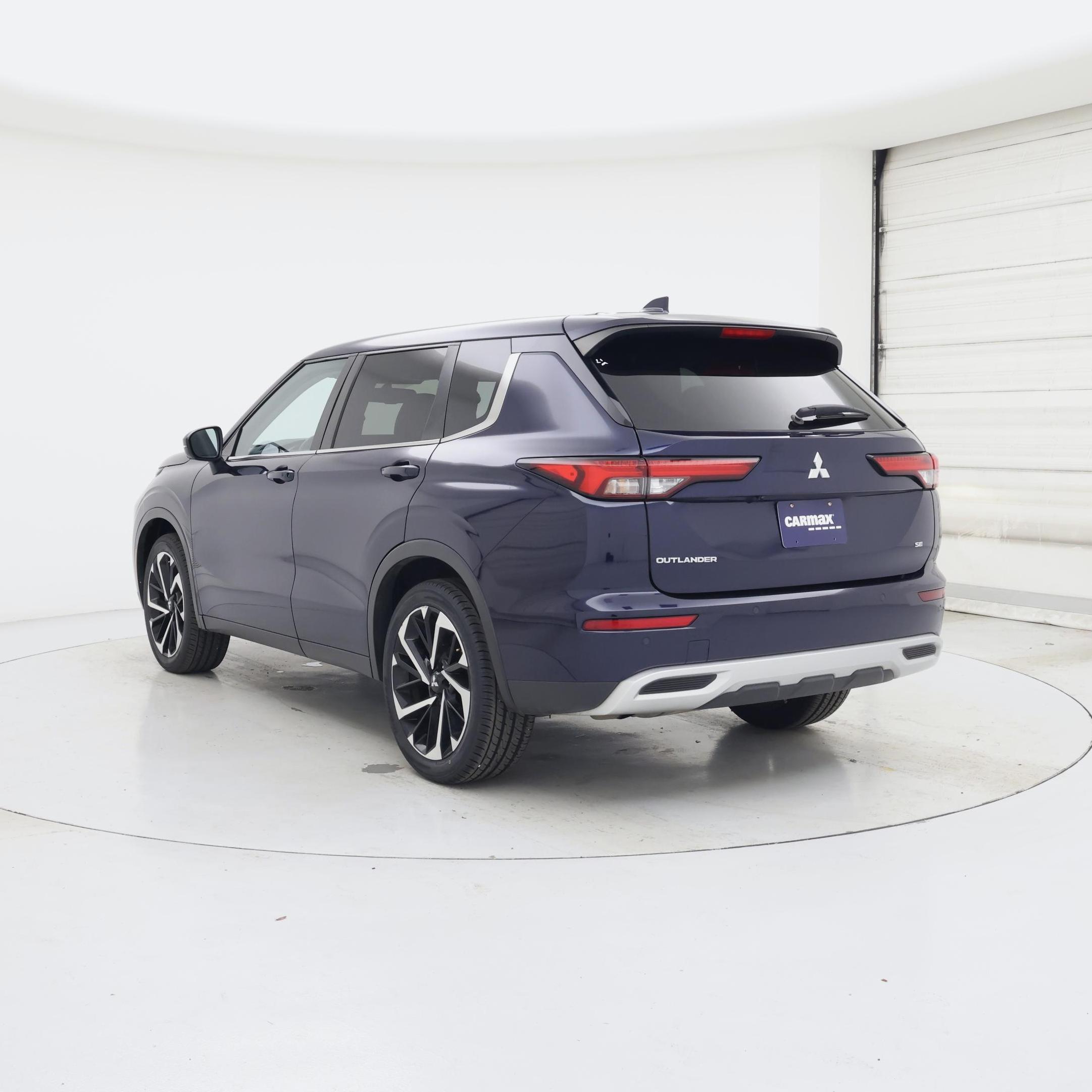 Thumbnail: 2023 Mitsubishi Outlander - 2