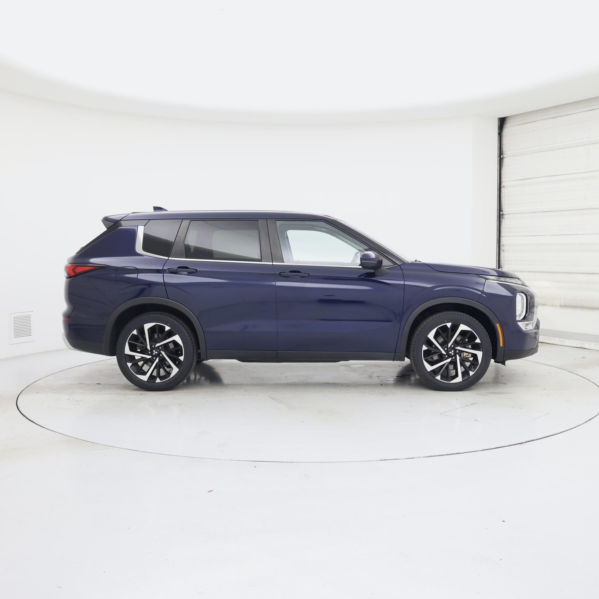 Thumbnail: 2023 Mitsubishi Outlander - 7