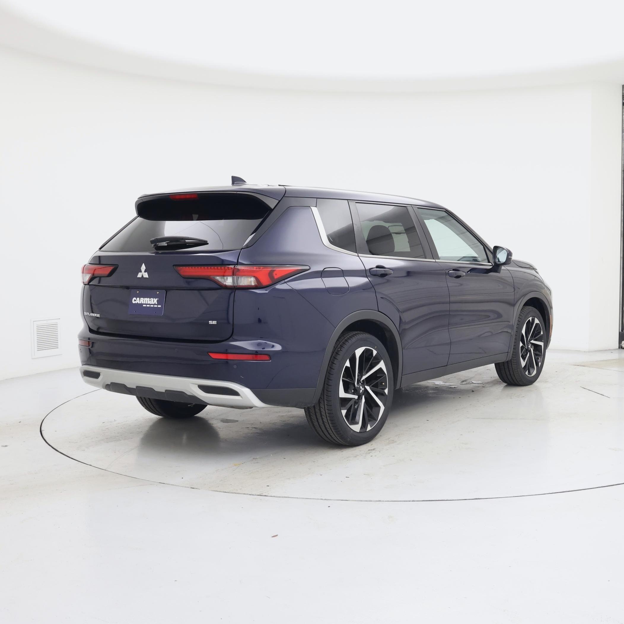 Thumbnail: 2023 Mitsubishi Outlander - 8