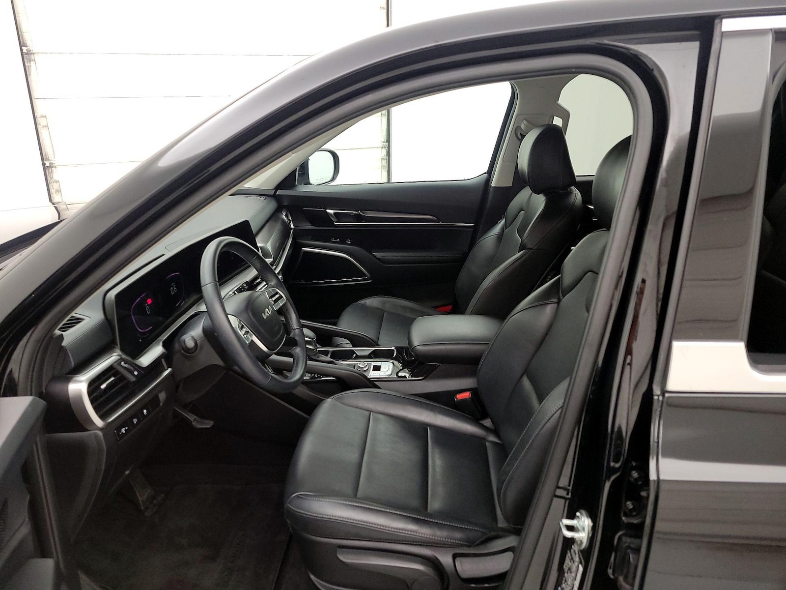 Side Airbags & Leatherette Seats