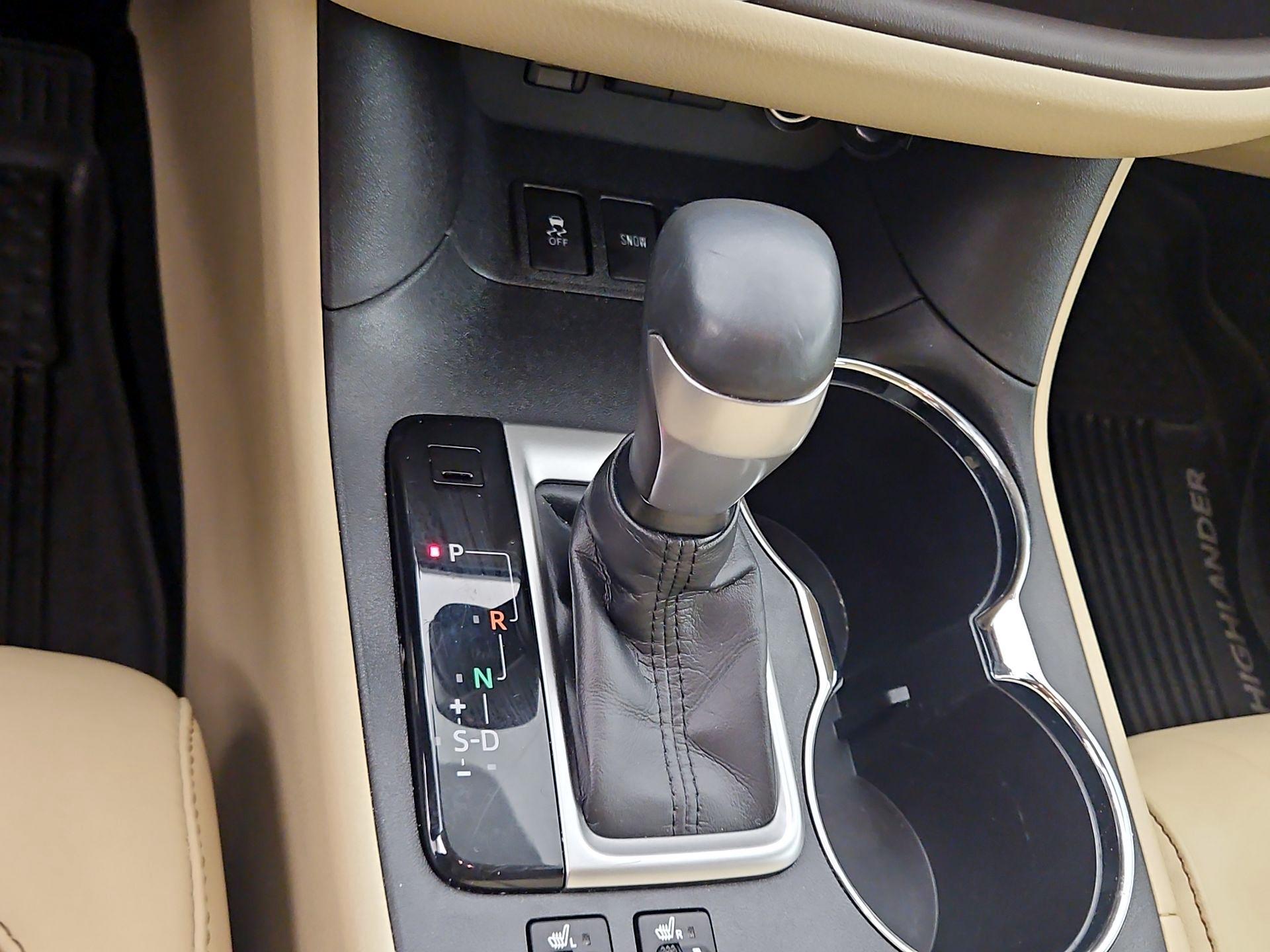 Thumbnail: 2018 Toyota Highlander - 18