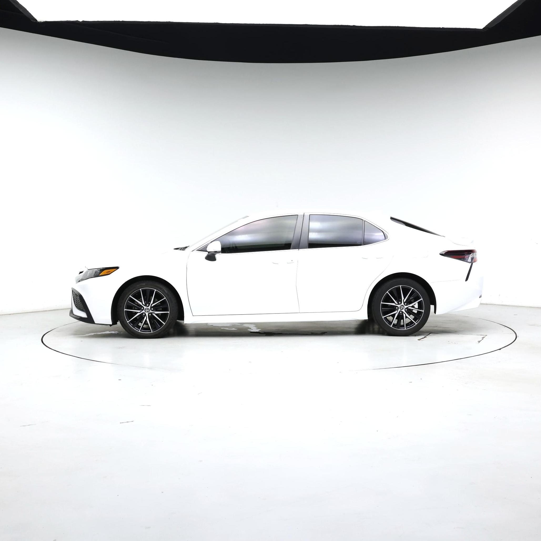 Thumbnail: 2021 Toyota Camry - 3