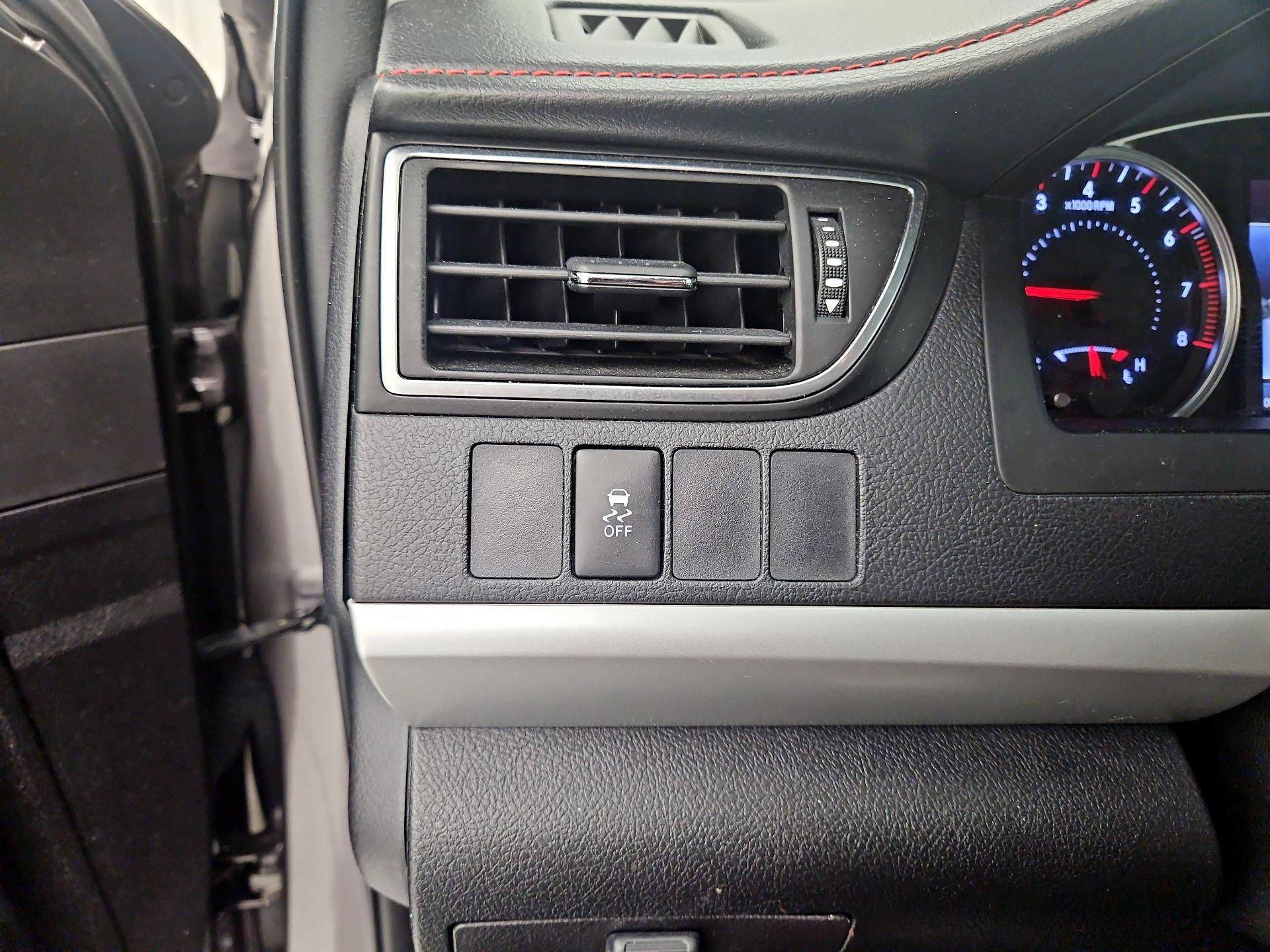 Thumbnail: 2016 Toyota Camry - 13