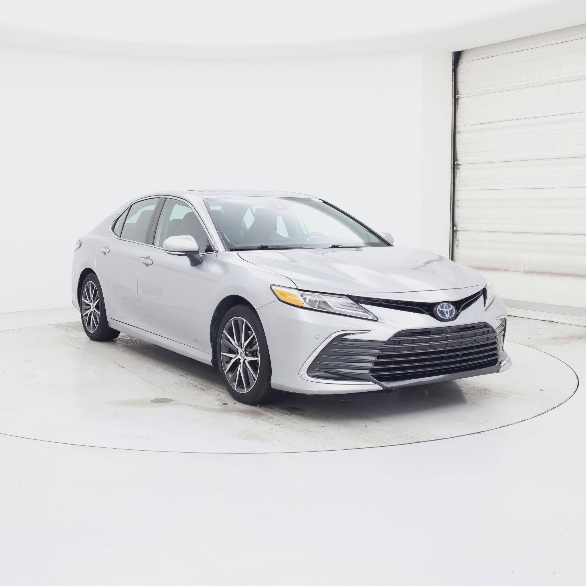 Silver 2023 Toyota Camry Hybrid Sedan Front-Wheel Drive Automatic
