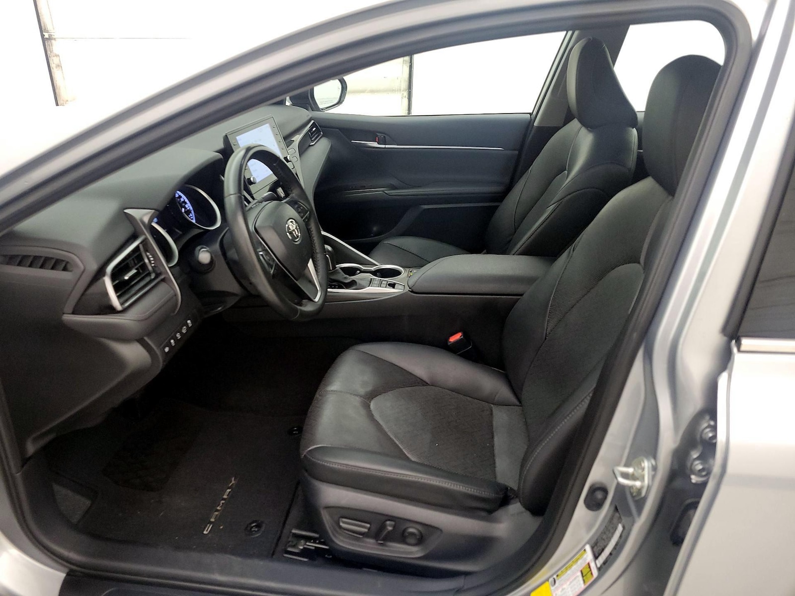 2023 Toyota Camry XLE - Photo 12