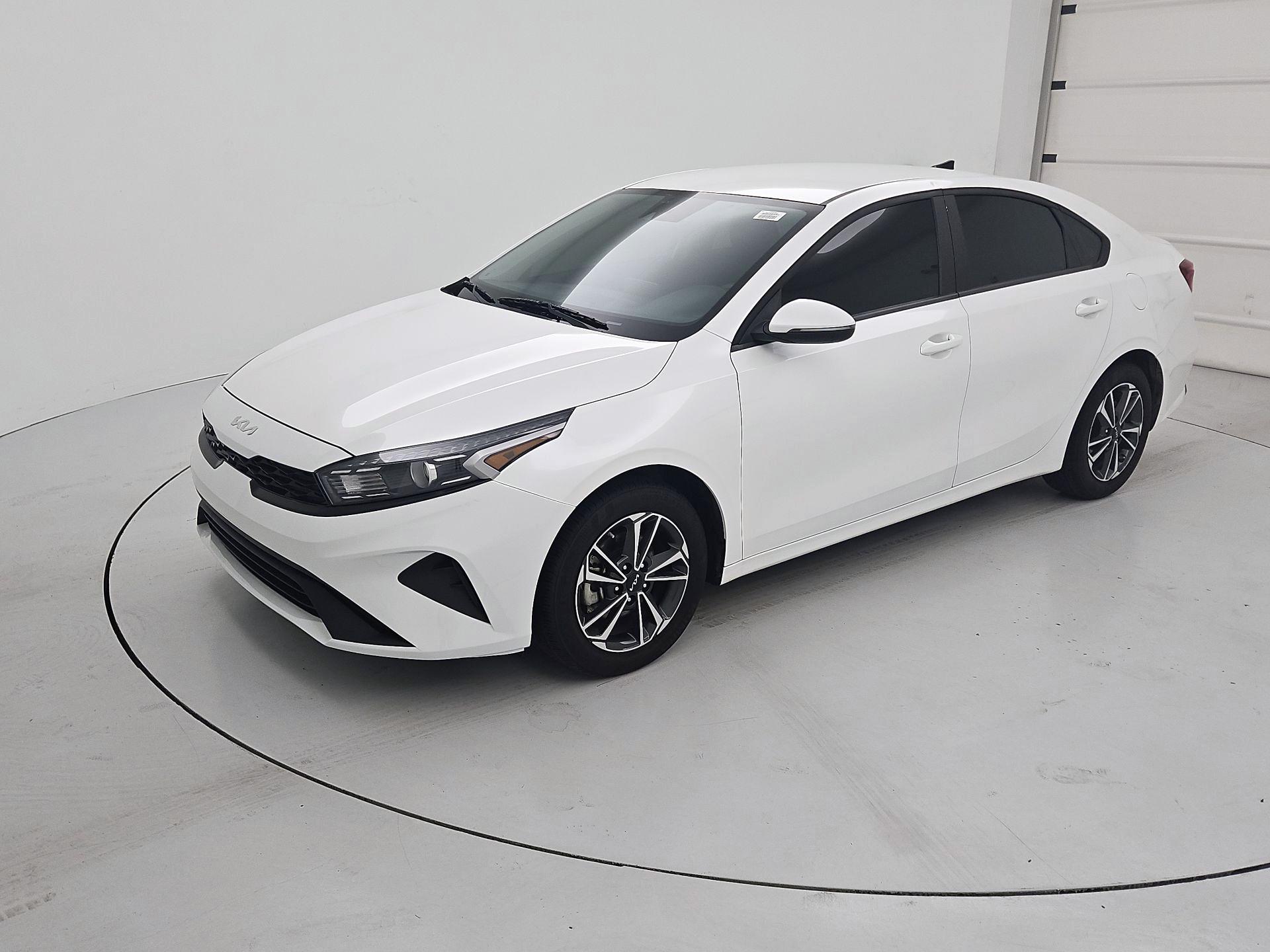 Thumbnail: 2024 Kia Forte - 3