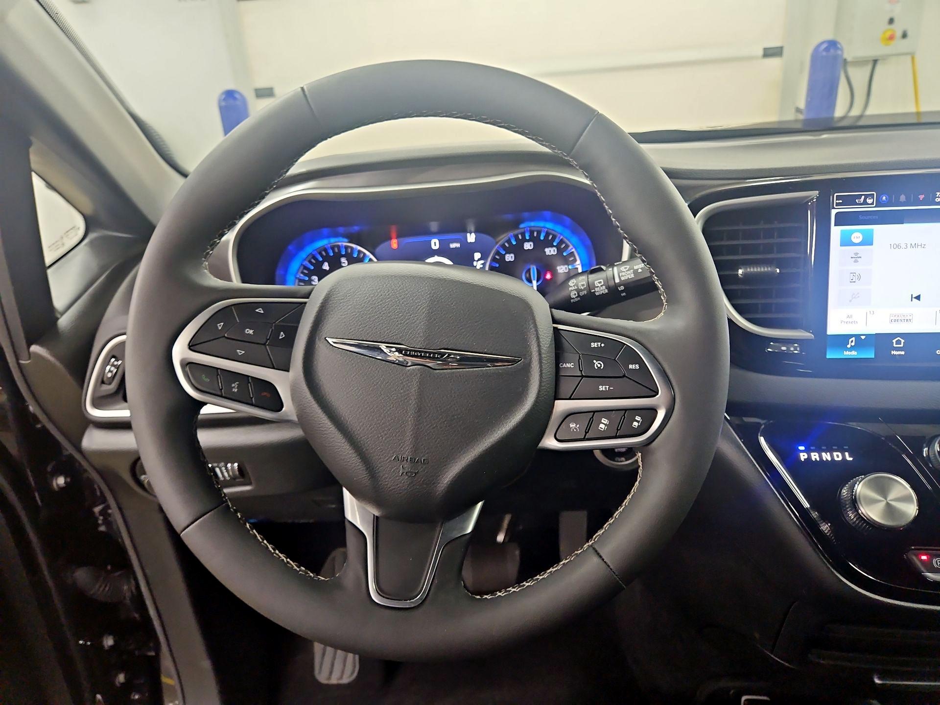 Thumbnail: 2025 Chrysler Pacifica - 10