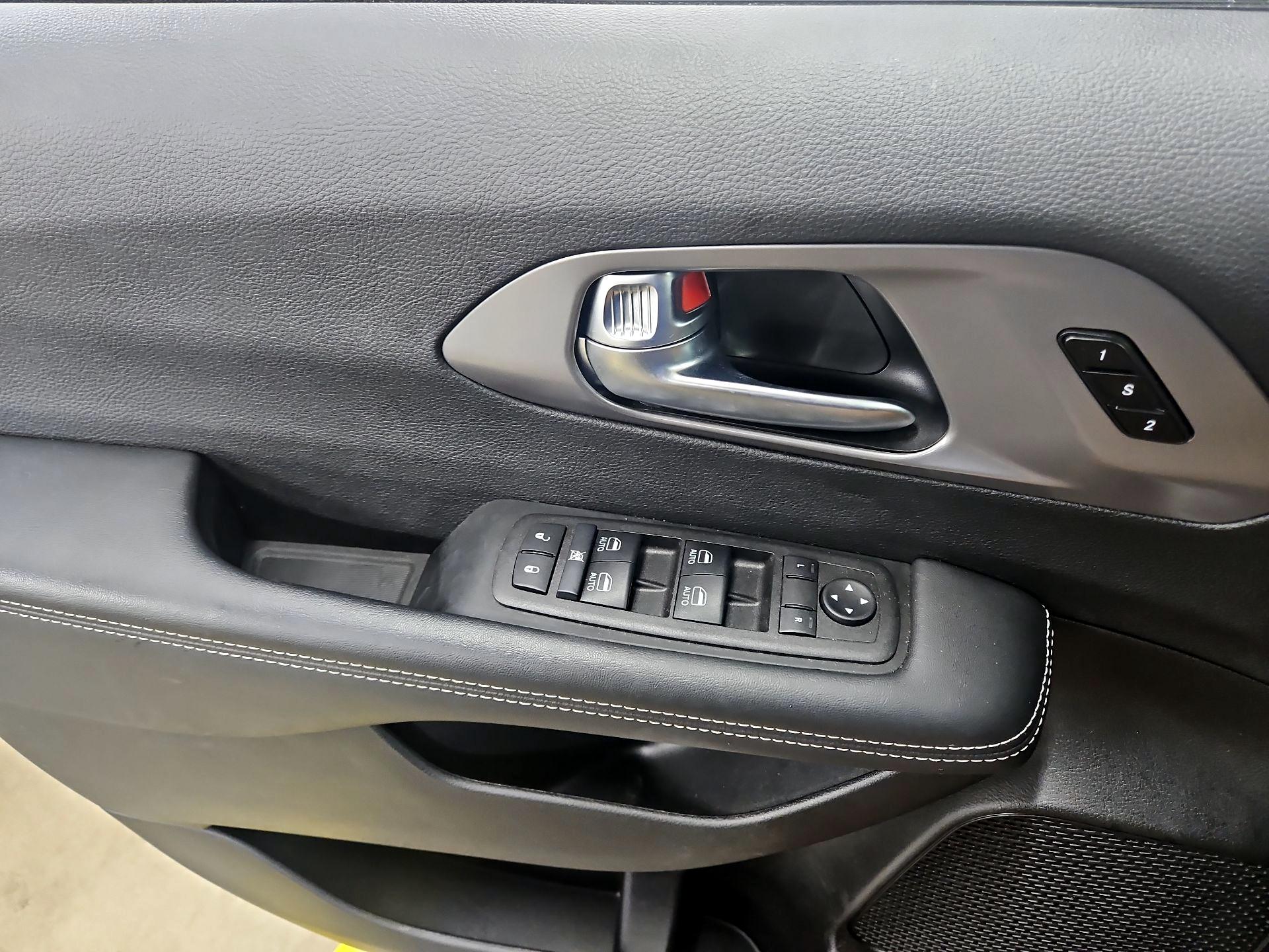 Thumbnail: 2025 Chrysler Pacifica - 12