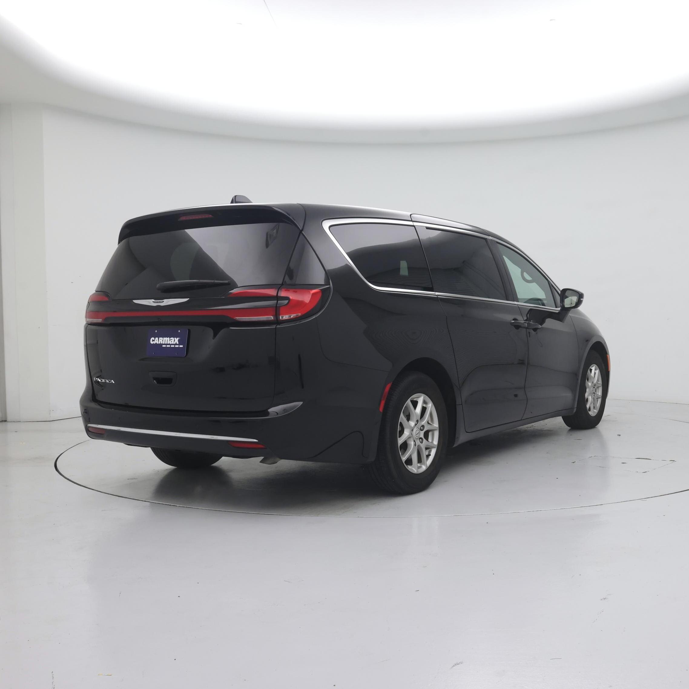 Thumbnail: 2025 Chrysler Pacifica - 8