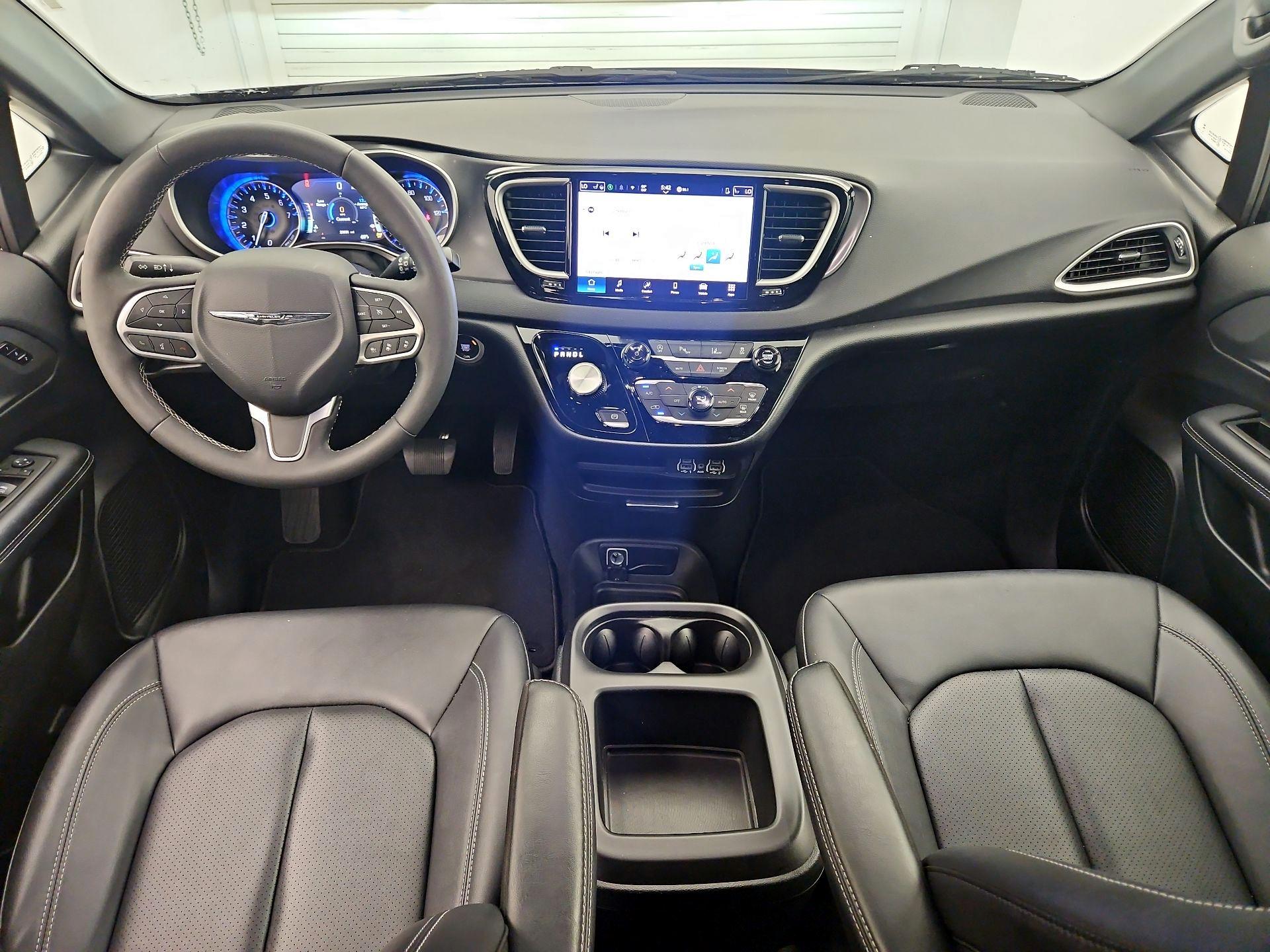 Thumbnail: 2025 Chrysler Pacifica - 9