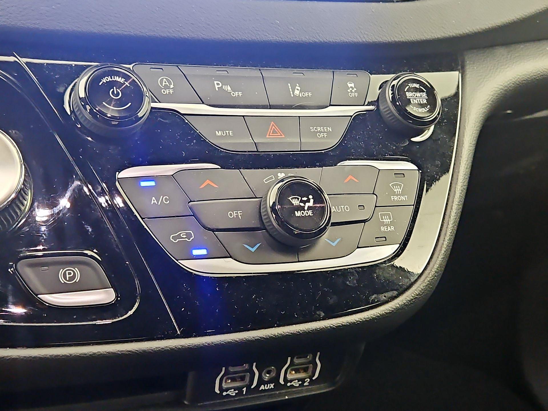 Thumbnail: 2025 Chrysler Pacifica - 16