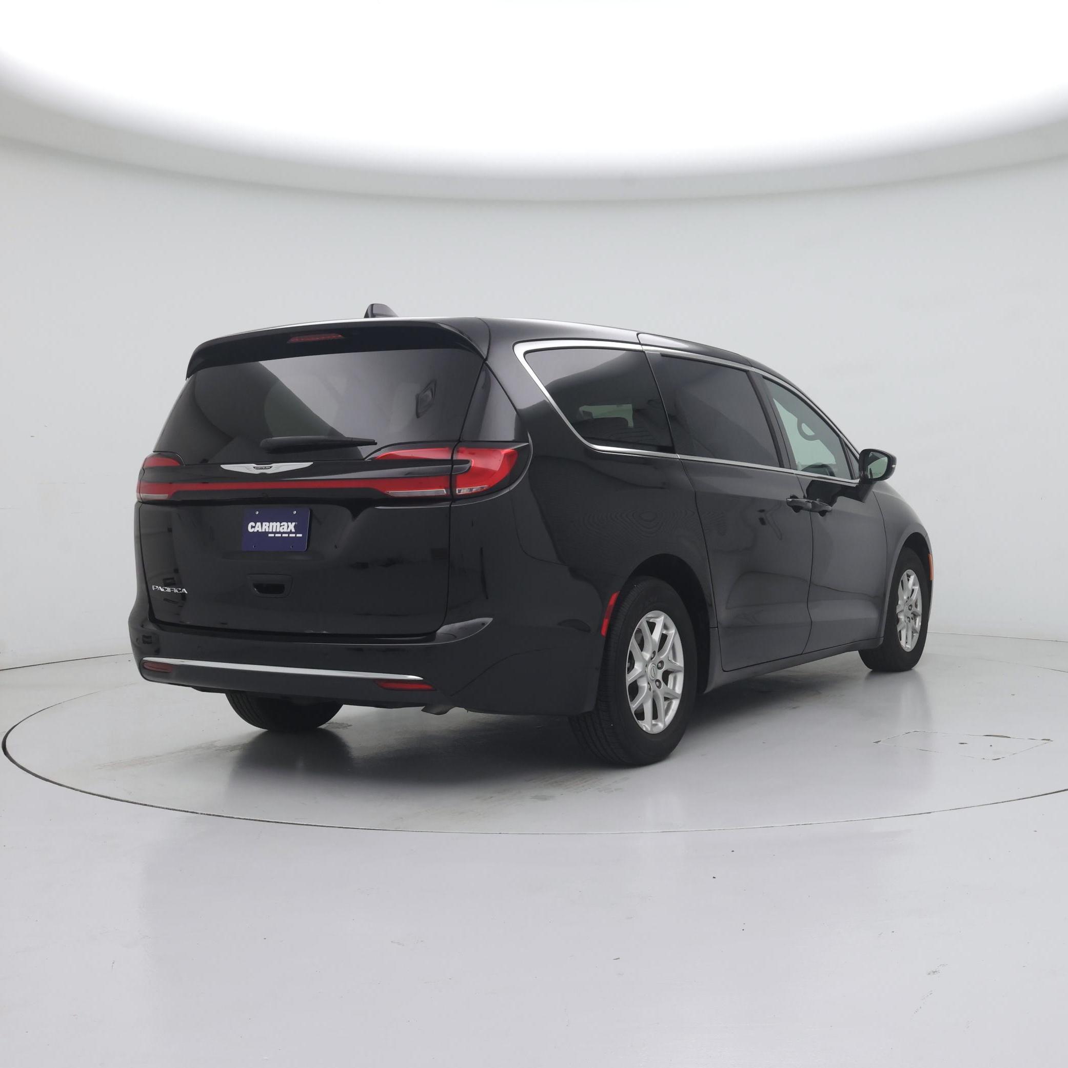 Thumbnail: 2025 Chrysler Pacifica - 8
