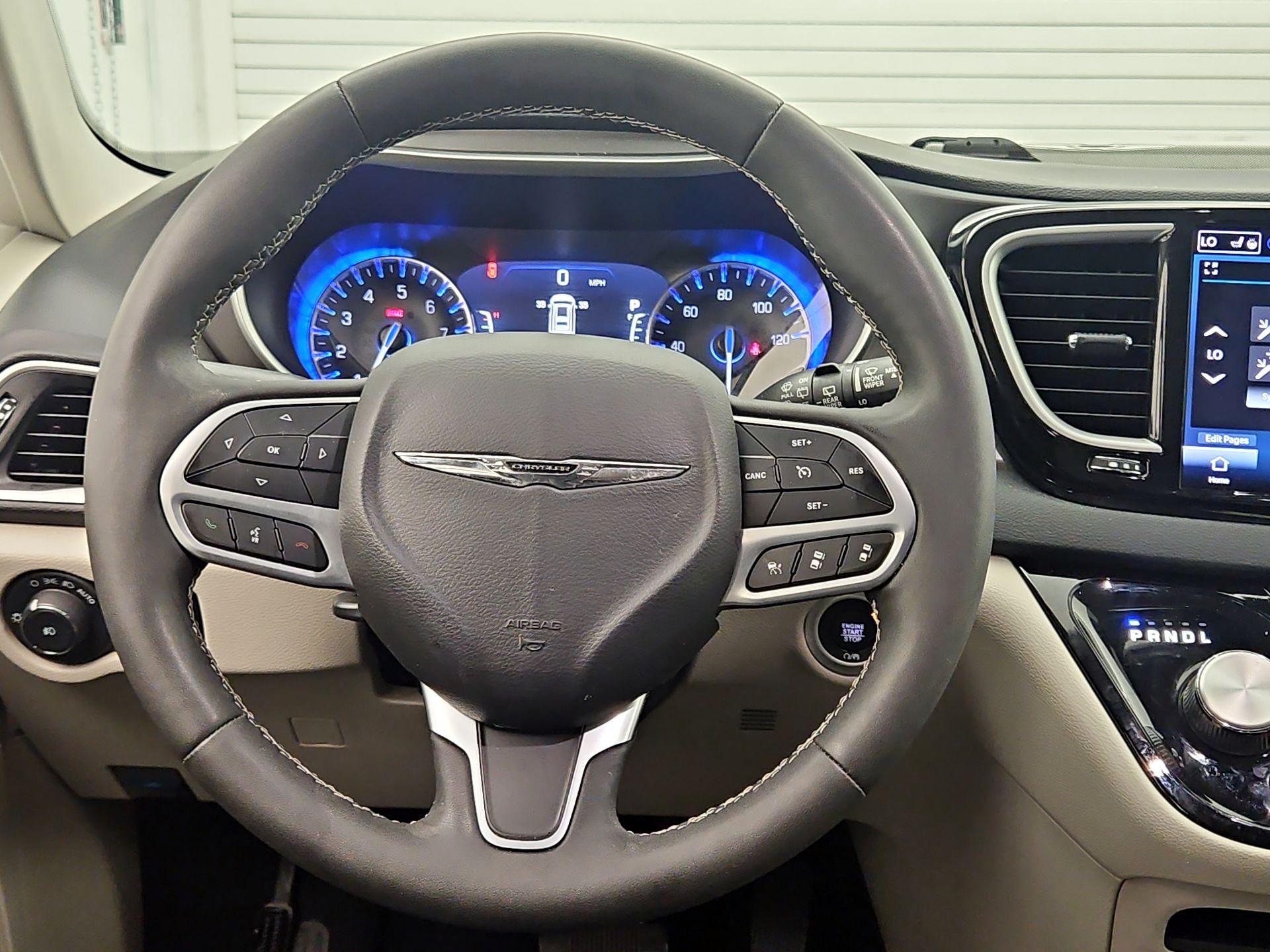Thumbnail: 2023 Chrysler Pacifica - 10