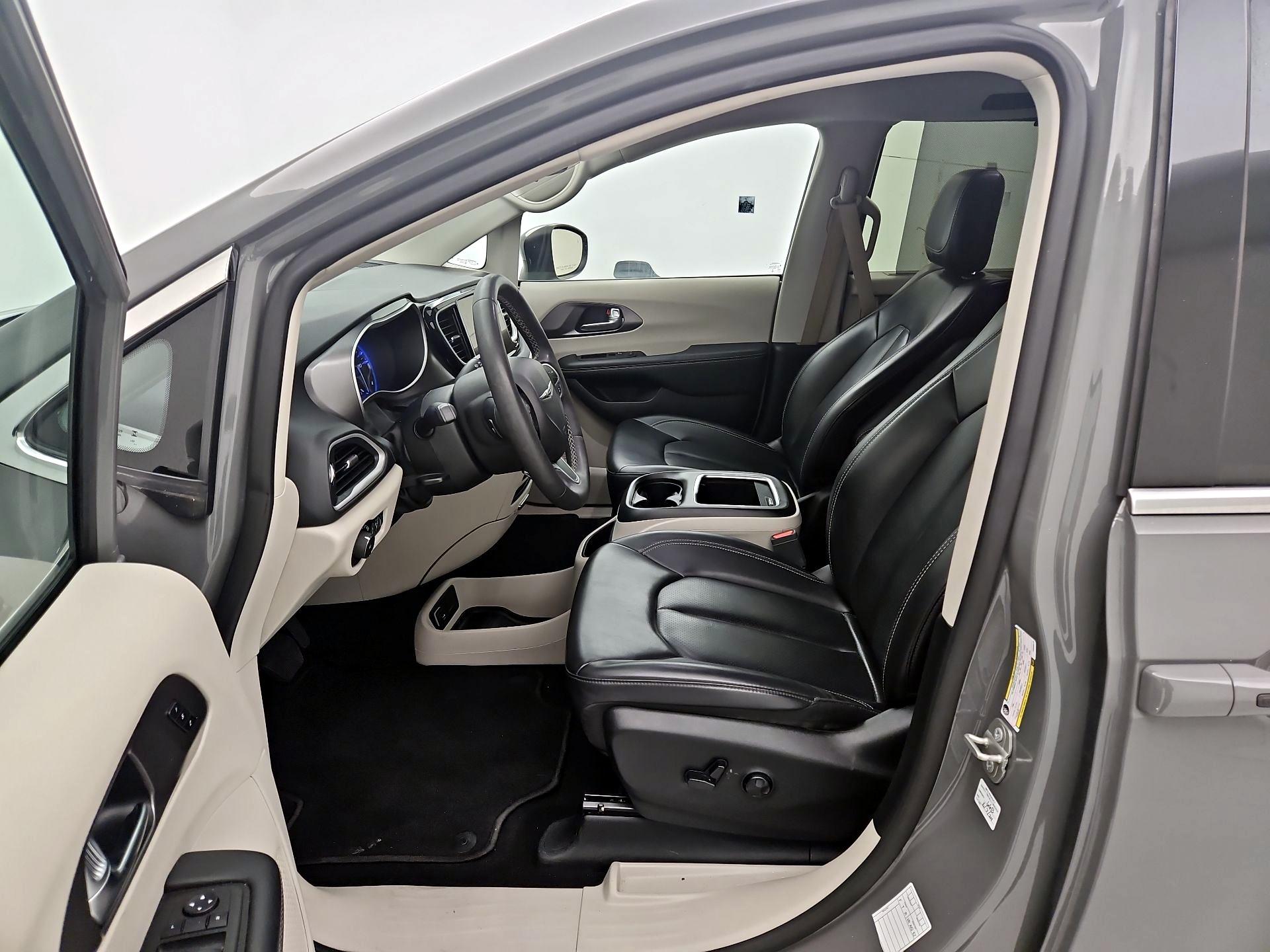 Thumbnail: 2023 Chrysler Pacifica - 11