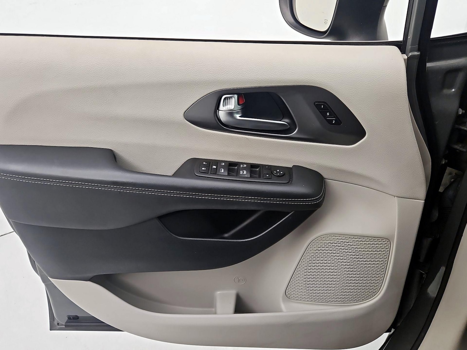 2023 Chrysler Pacifica Touring L - Photo 13