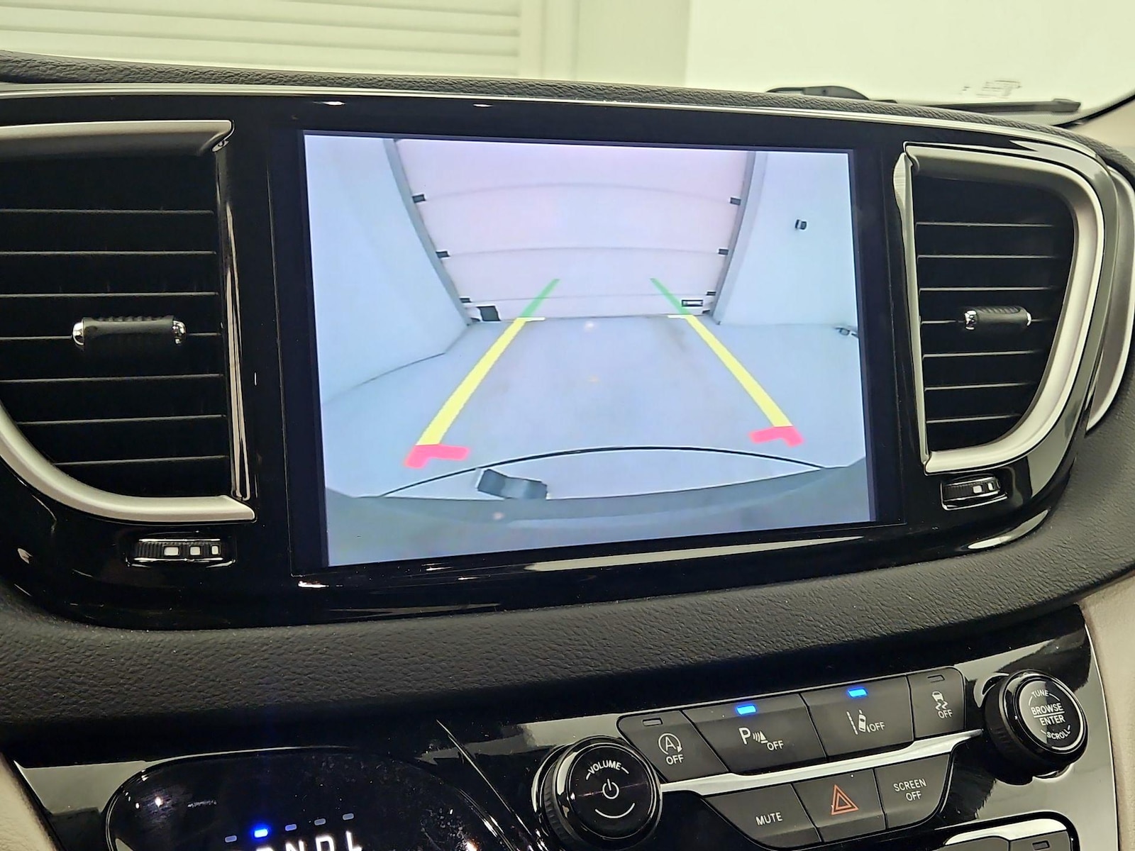 2023 Chrysler Pacifica Touring L - Photo 15