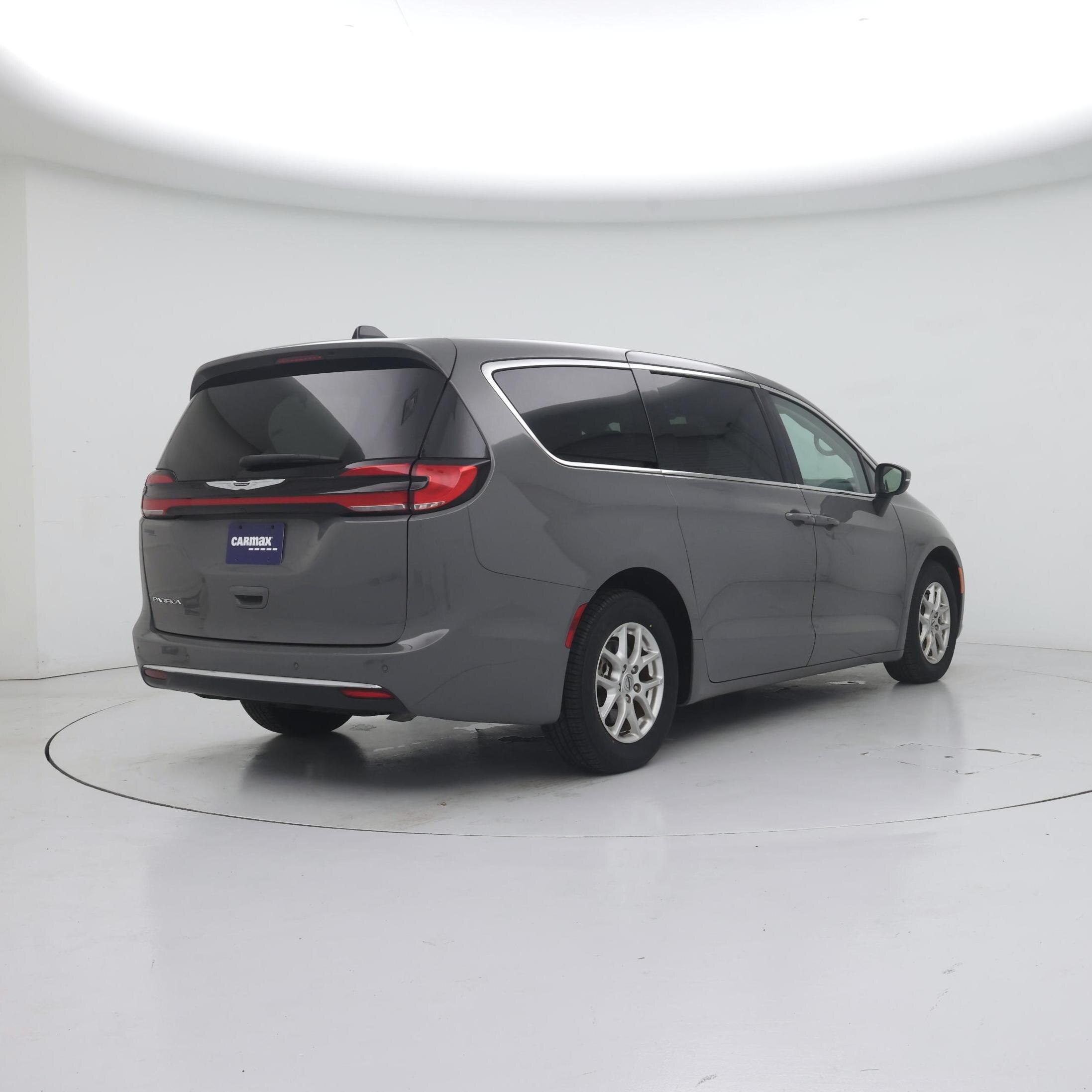 Thumbnail: 2023 Chrysler Pacifica - 8