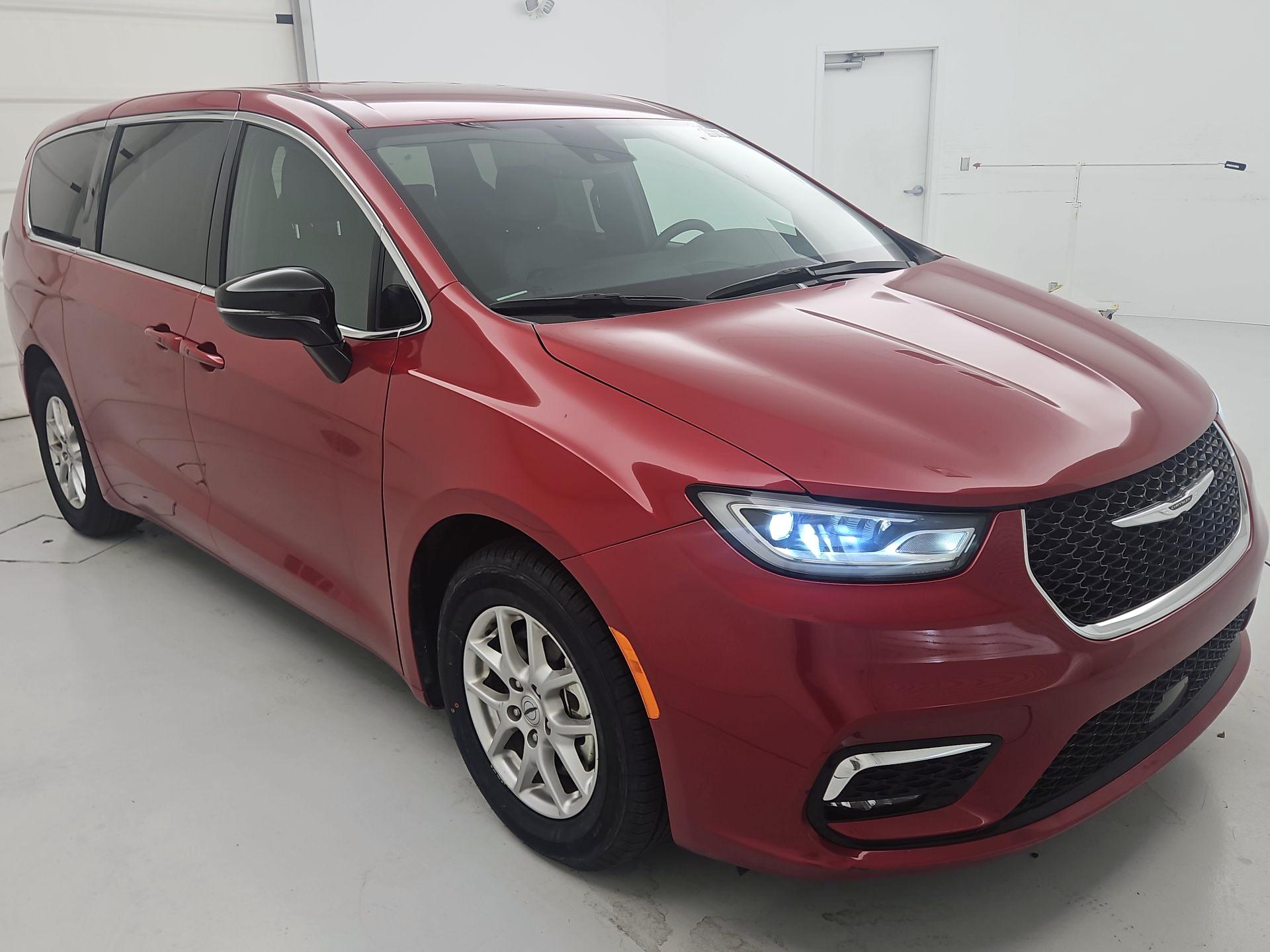 Thumbnail: 2025 Chrysler Pacifica - 1