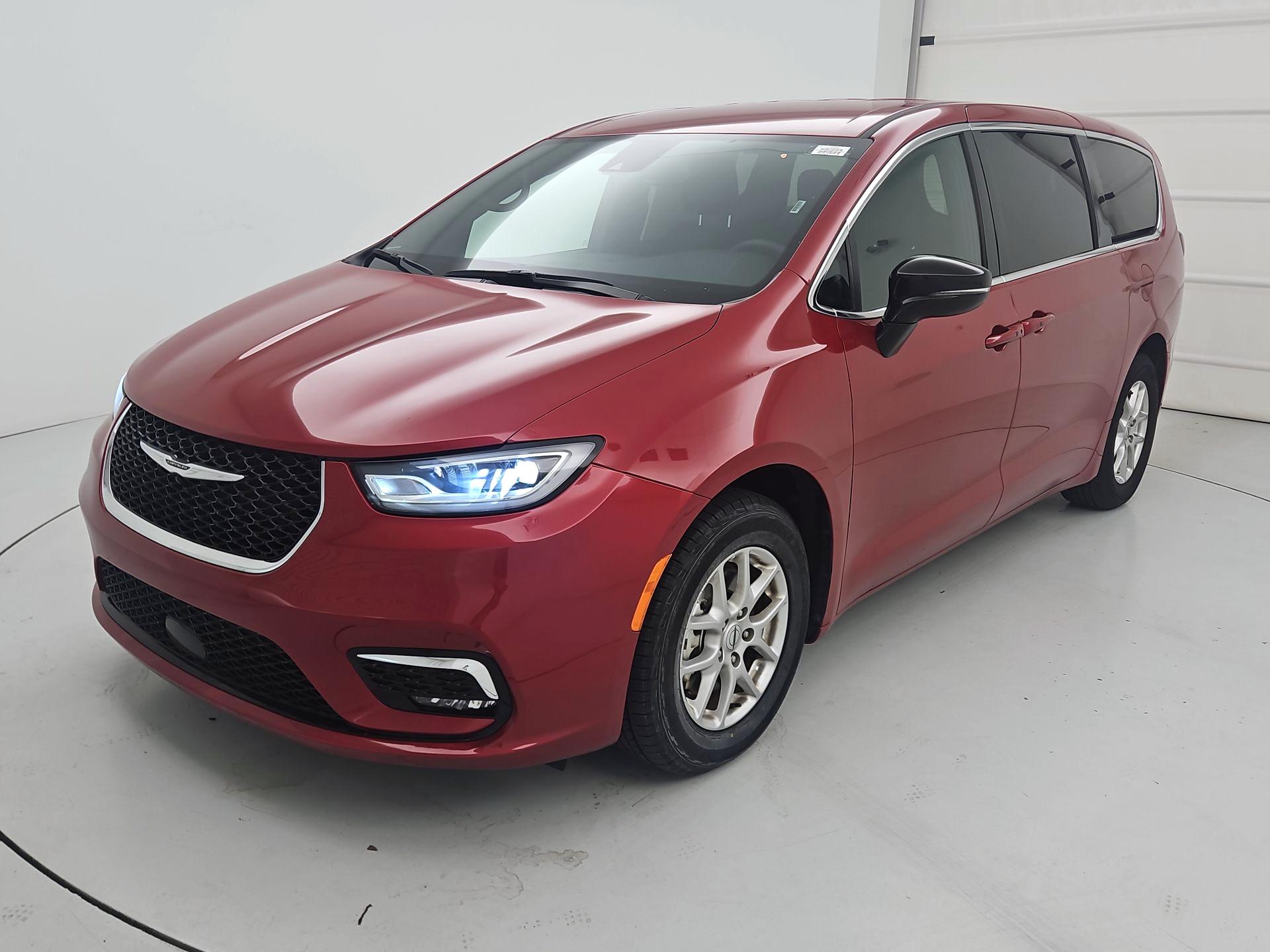 Thumbnail: 2025 Chrysler Pacifica - 3