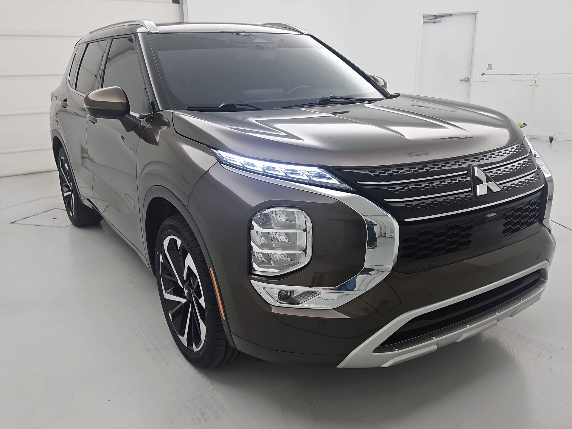Thumbnail: 2022 Mitsubishi Outlander - 1