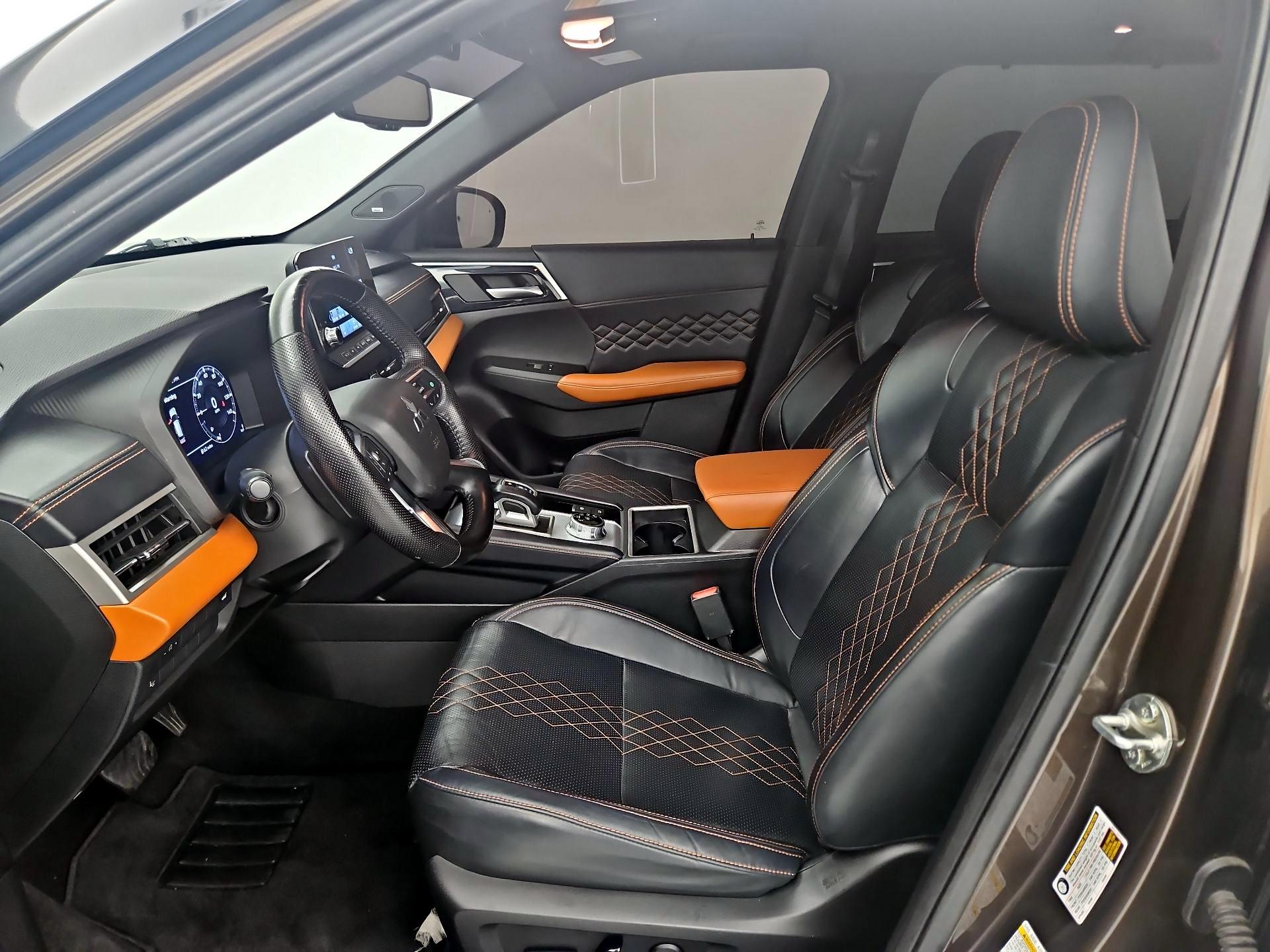 Thumbnail: 2022 Mitsubishi Outlander - 9