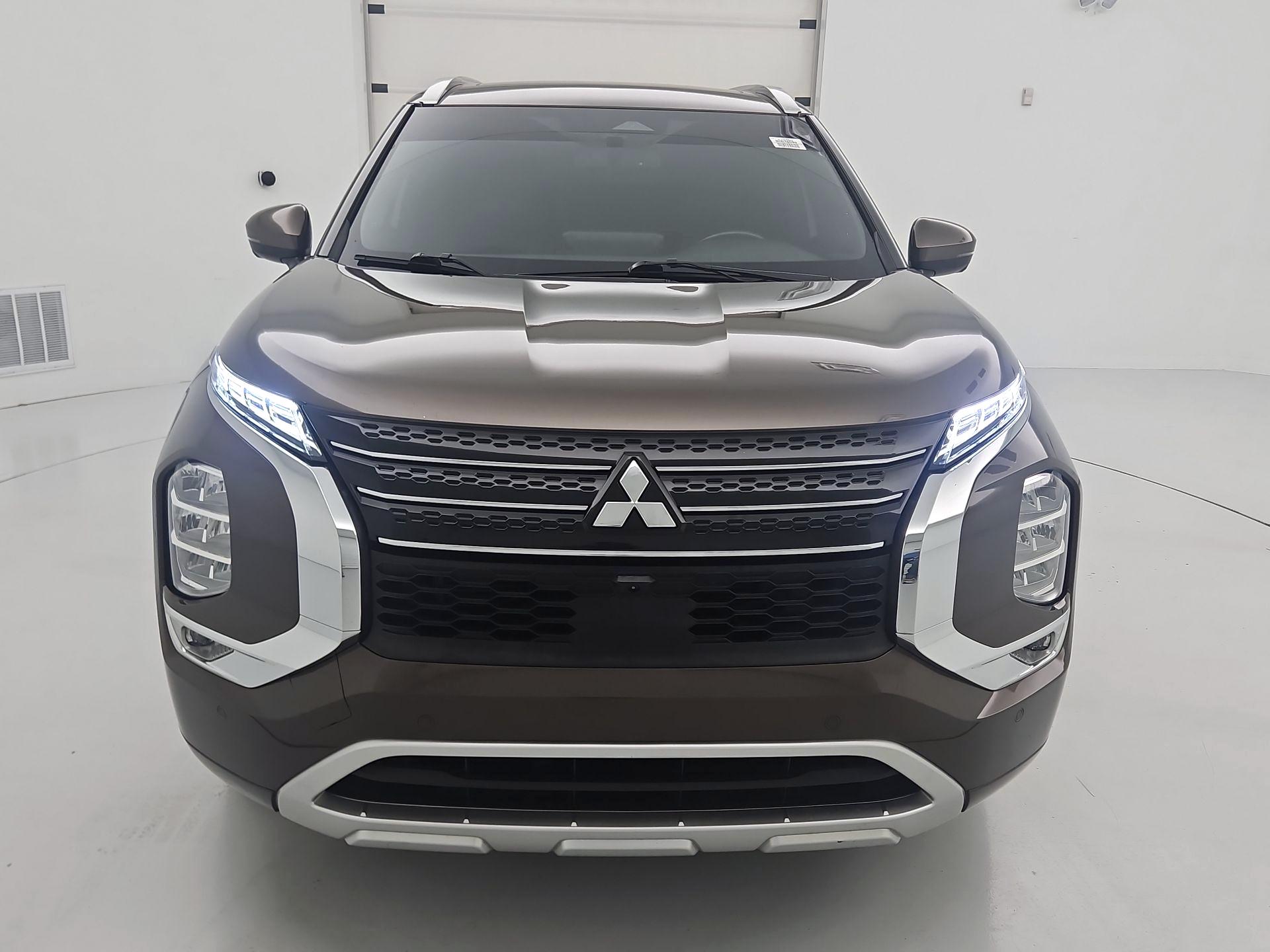 Thumbnail: 2022 Mitsubishi Outlander - 2