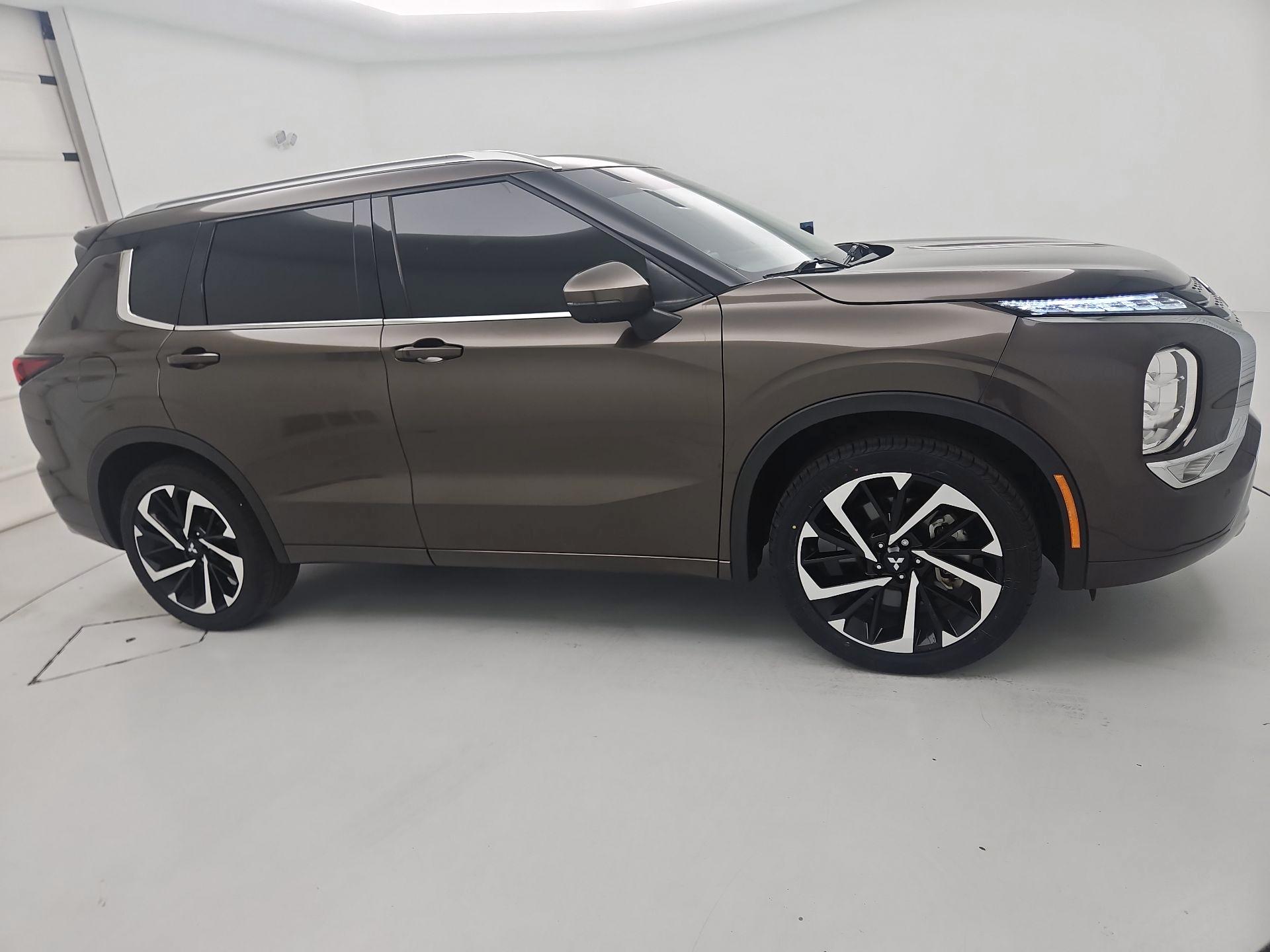 Thumbnail: 2022 Mitsubishi Outlander - 4