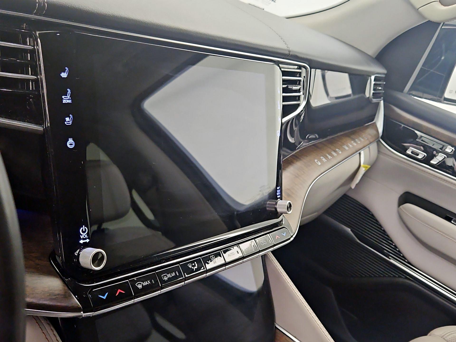 Thumbnail: 2023 Jeep Grand Wagoneer - 17