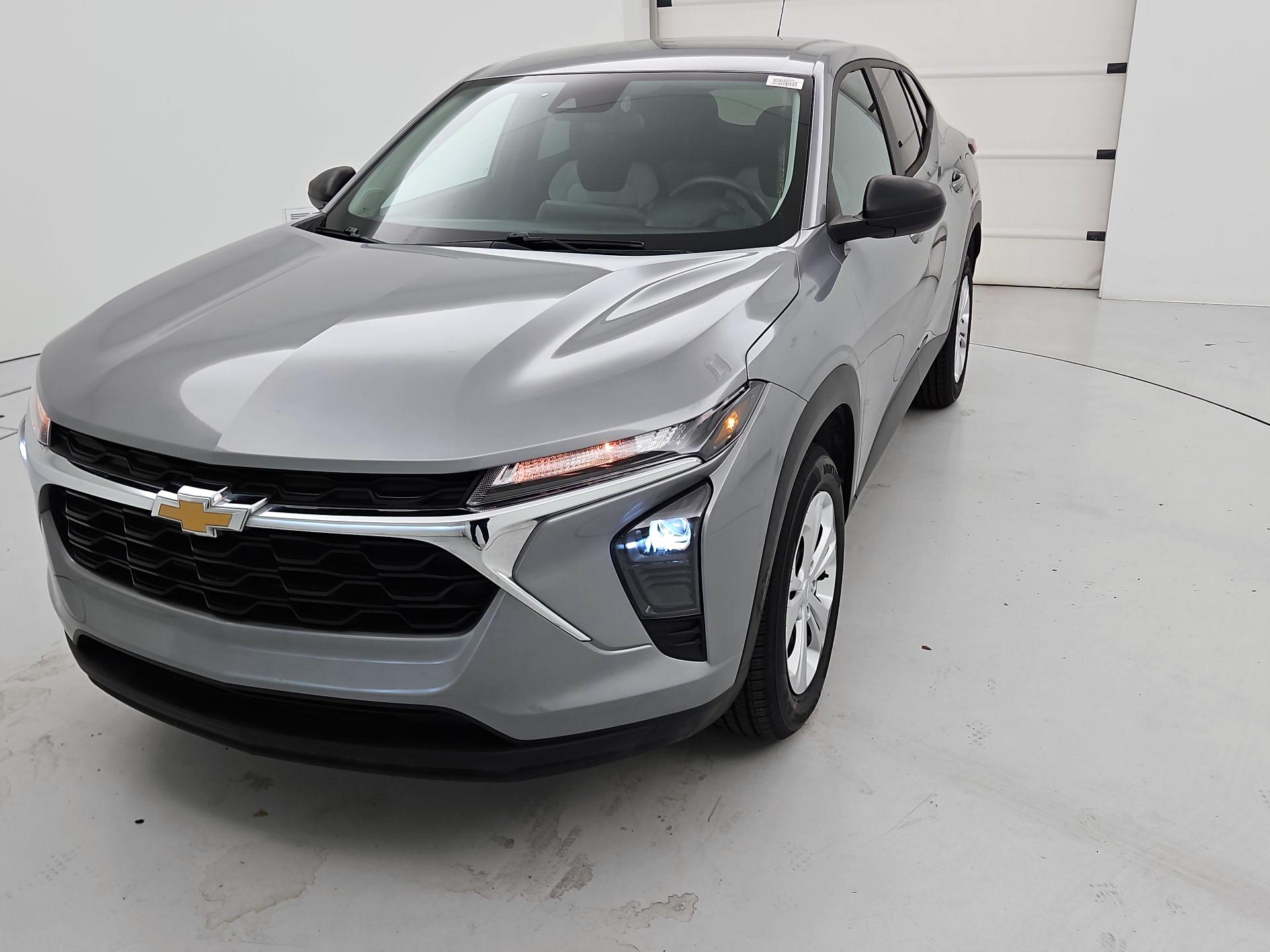 Thumbnail: 2024 Chevrolet Trax - 3