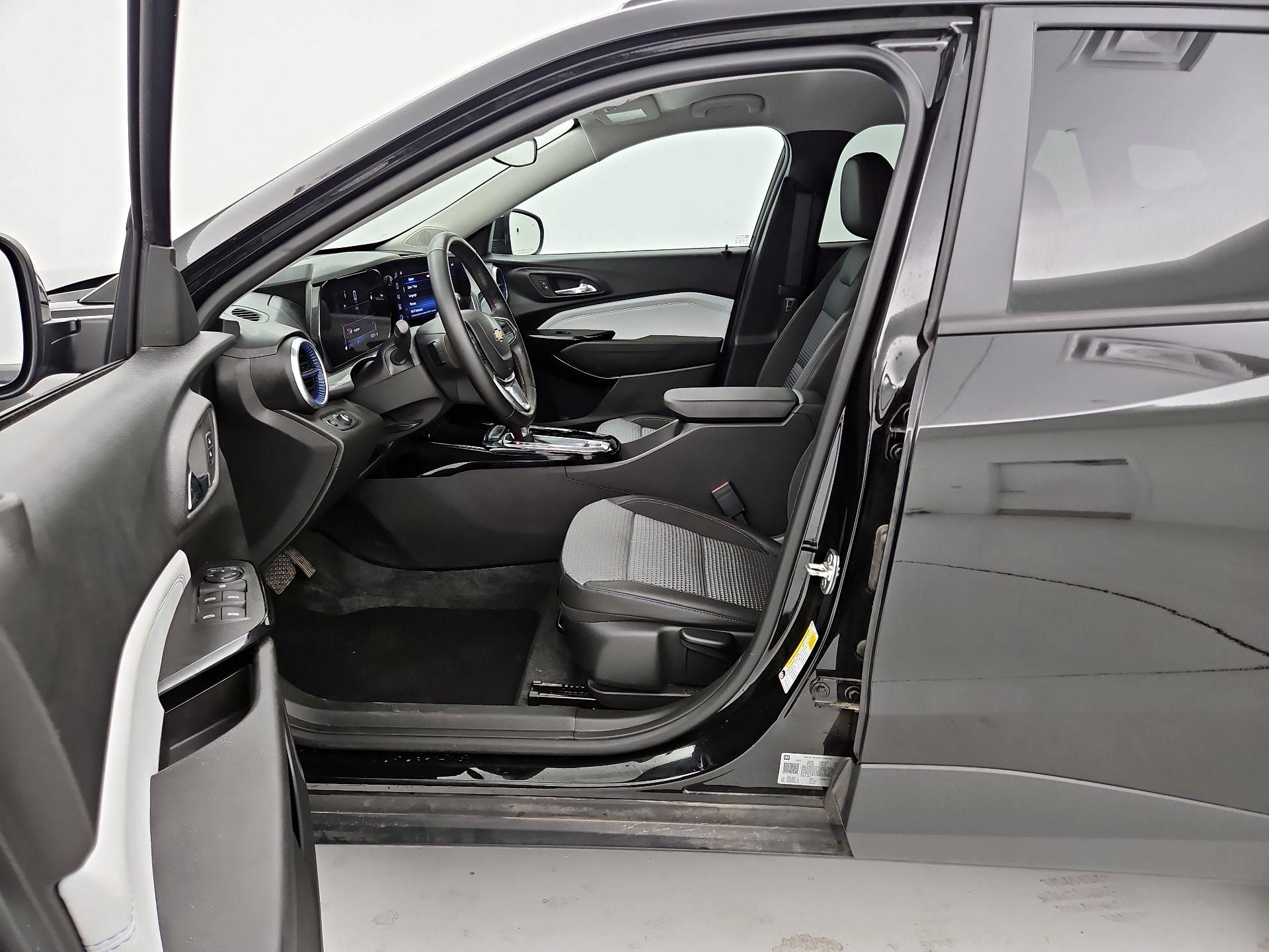 Thumbnail: 2024 Chevrolet Trax - 9