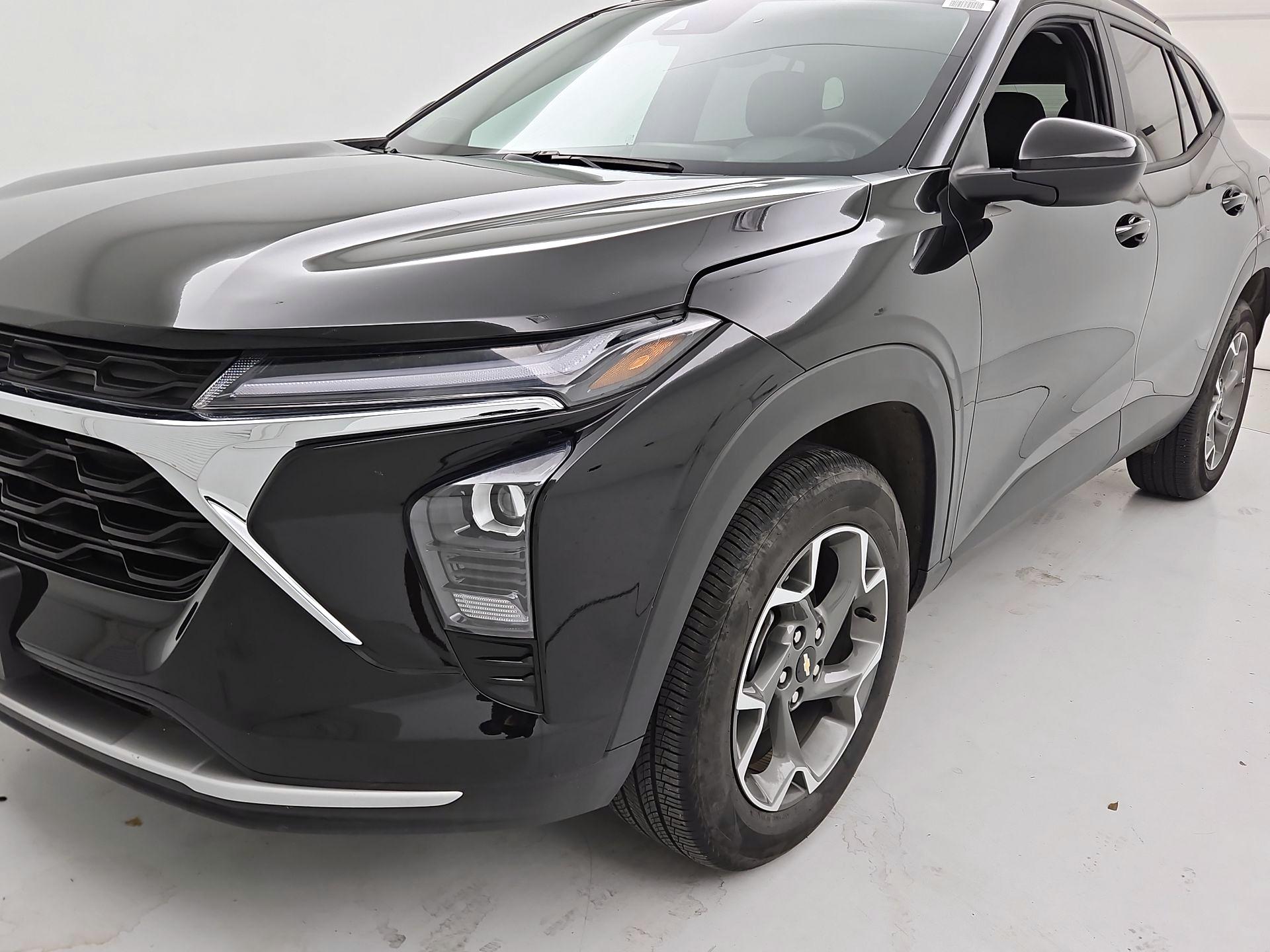 Thumbnail: 2024 Chevrolet Trax - 3