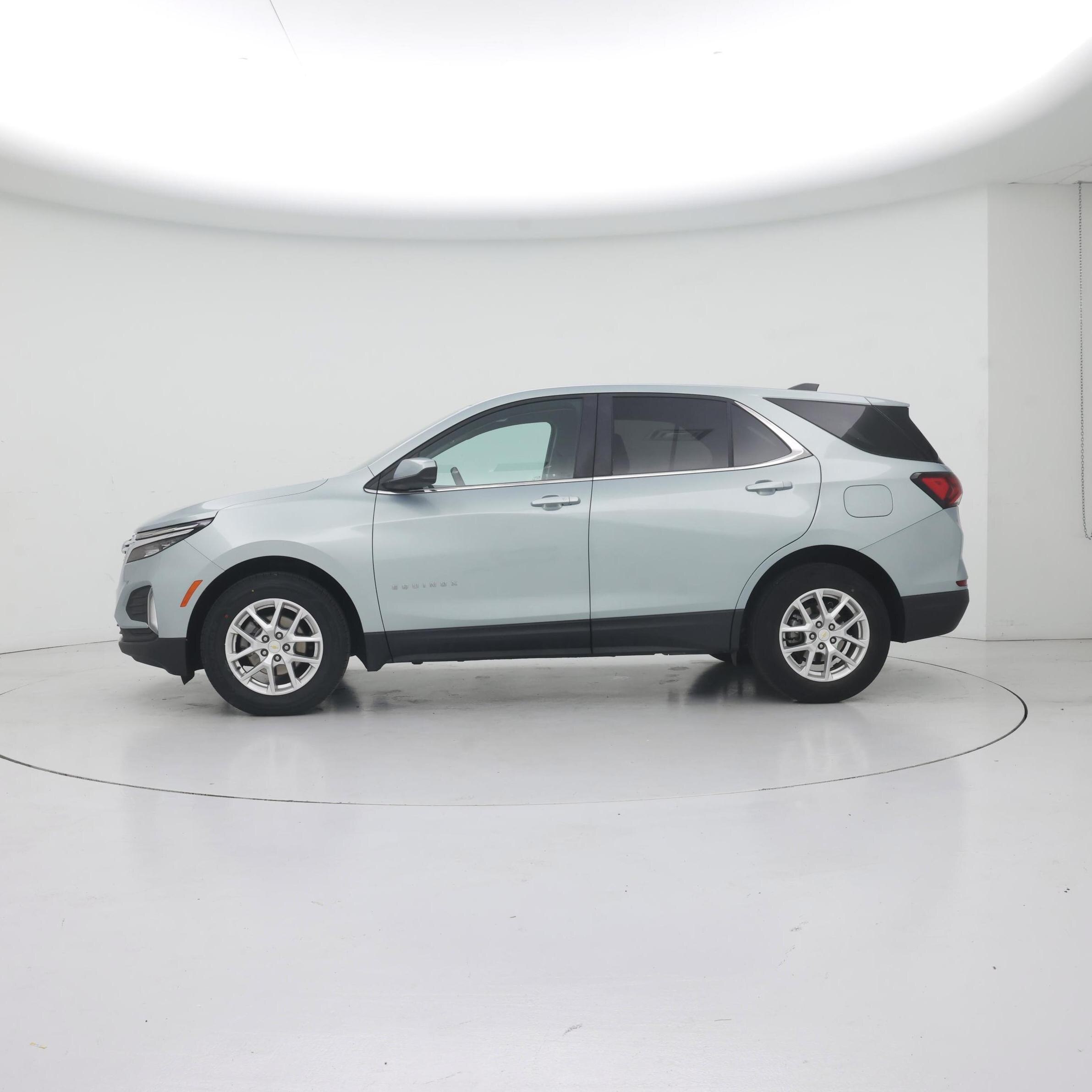 Thumbnail: 2022 Chevrolet Equinox - 3