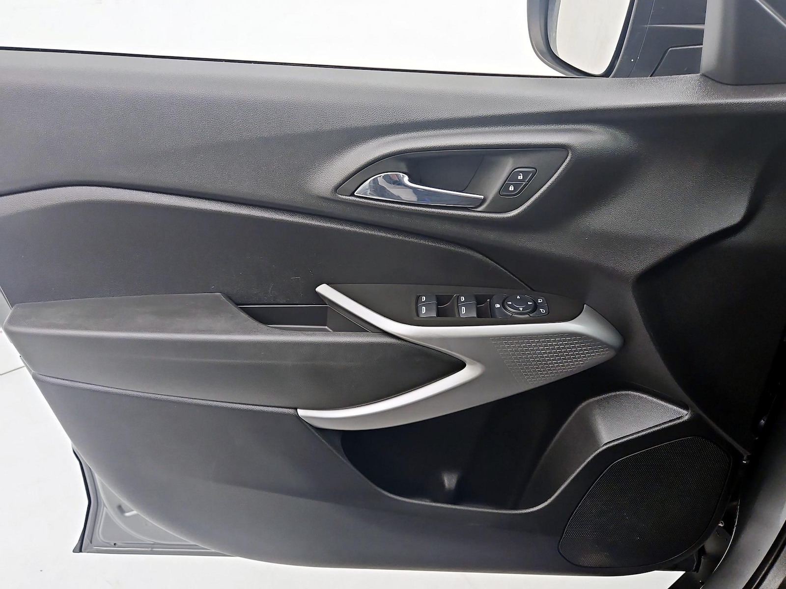 2024 Chevrolet Trax LS - Photo 13