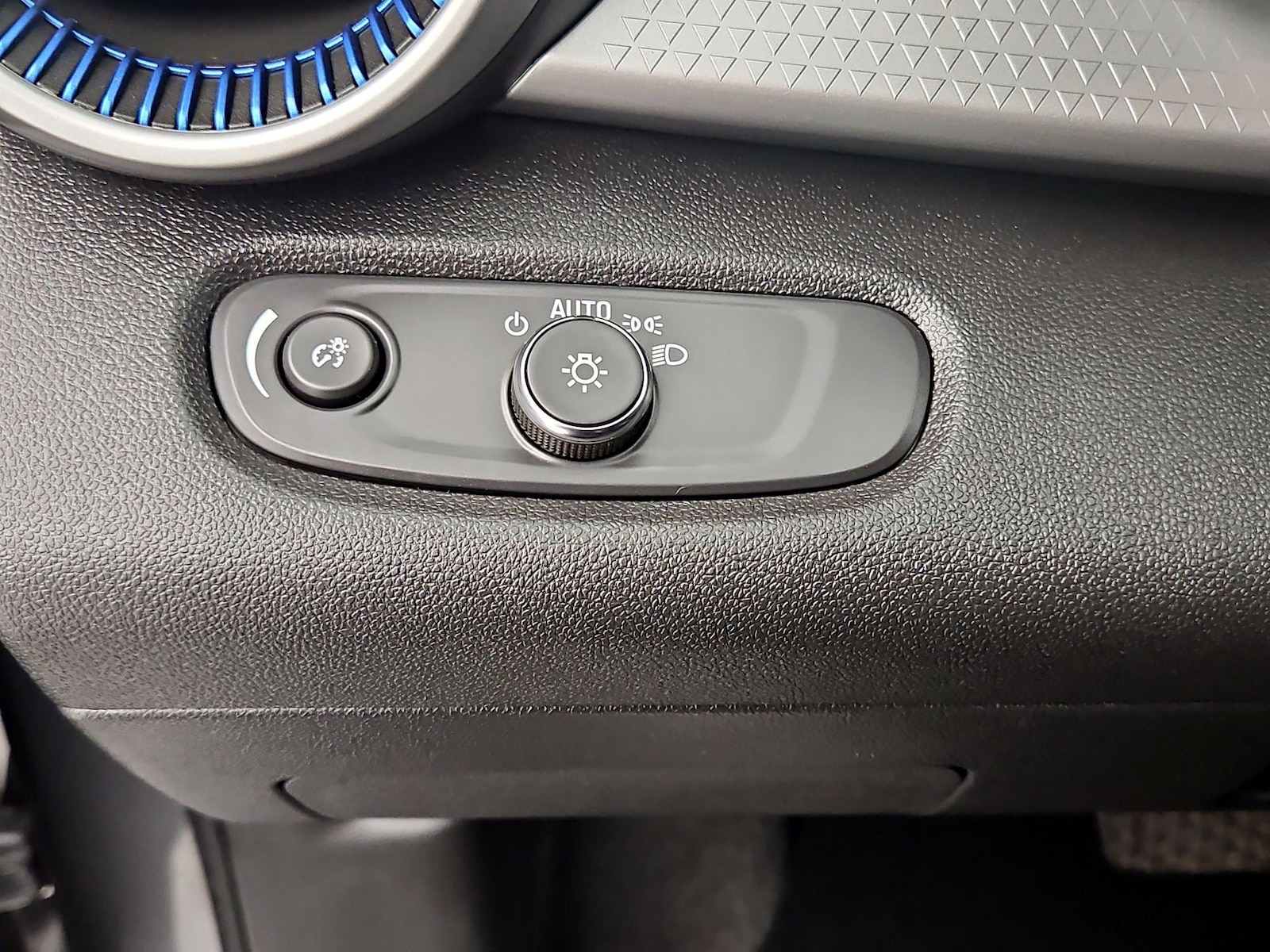 2024 Chevrolet Trax LS - Photo 14