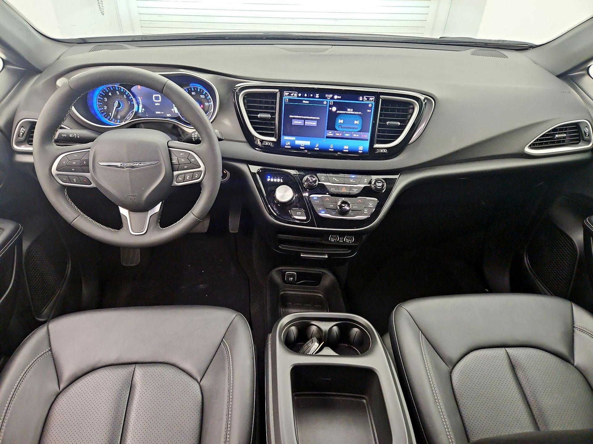 Thumbnail: 2025 Chrysler Pacifica - 9