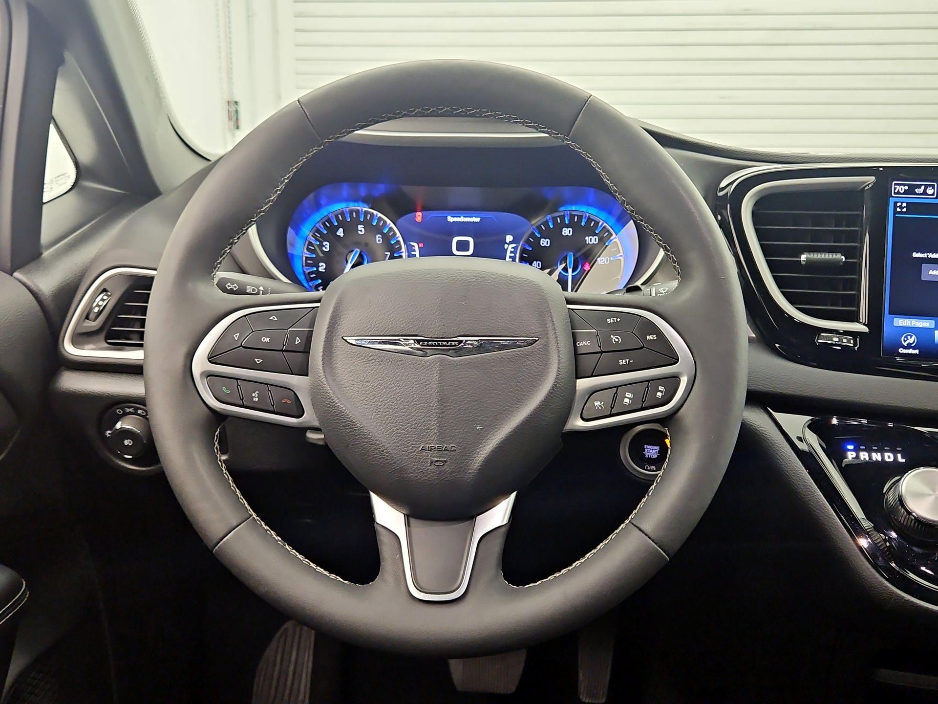 Thumbnail: 2025 Chrysler Pacifica - 10
