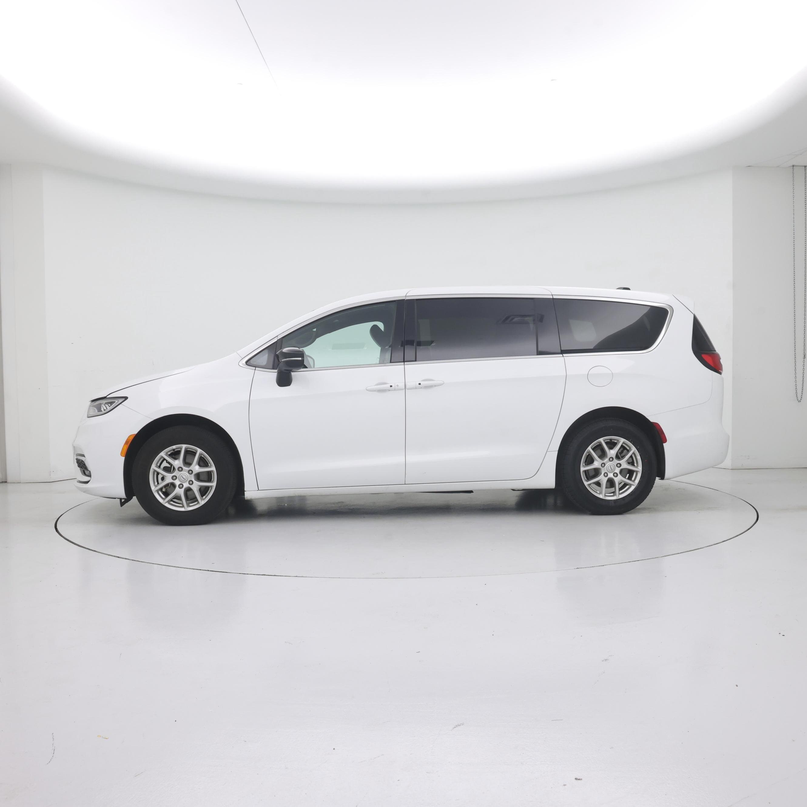 Thumbnail: 2025 Chrysler Pacifica - 3