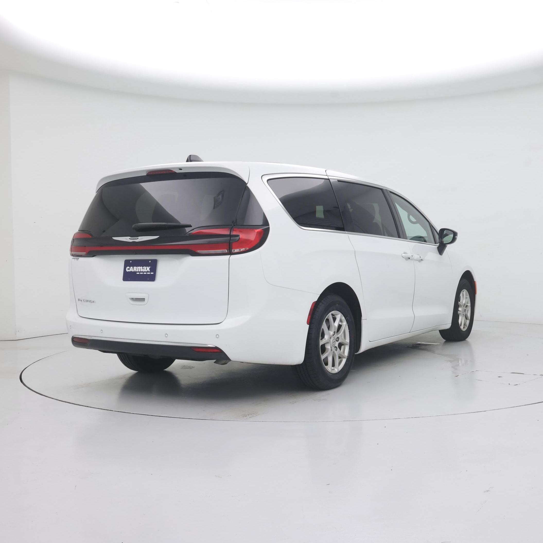 Thumbnail: 2025 Chrysler Pacifica - 8