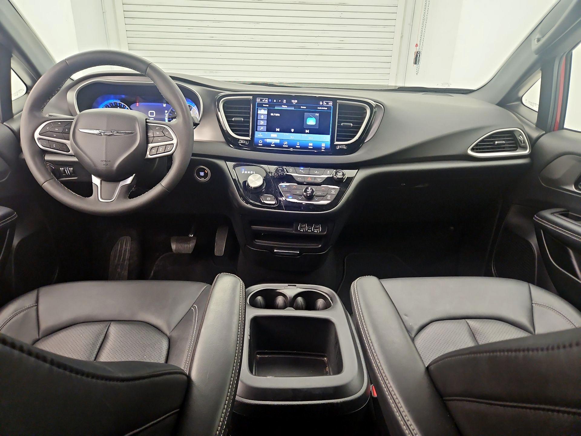 Thumbnail: 2025 Chrysler Pacifica - 9