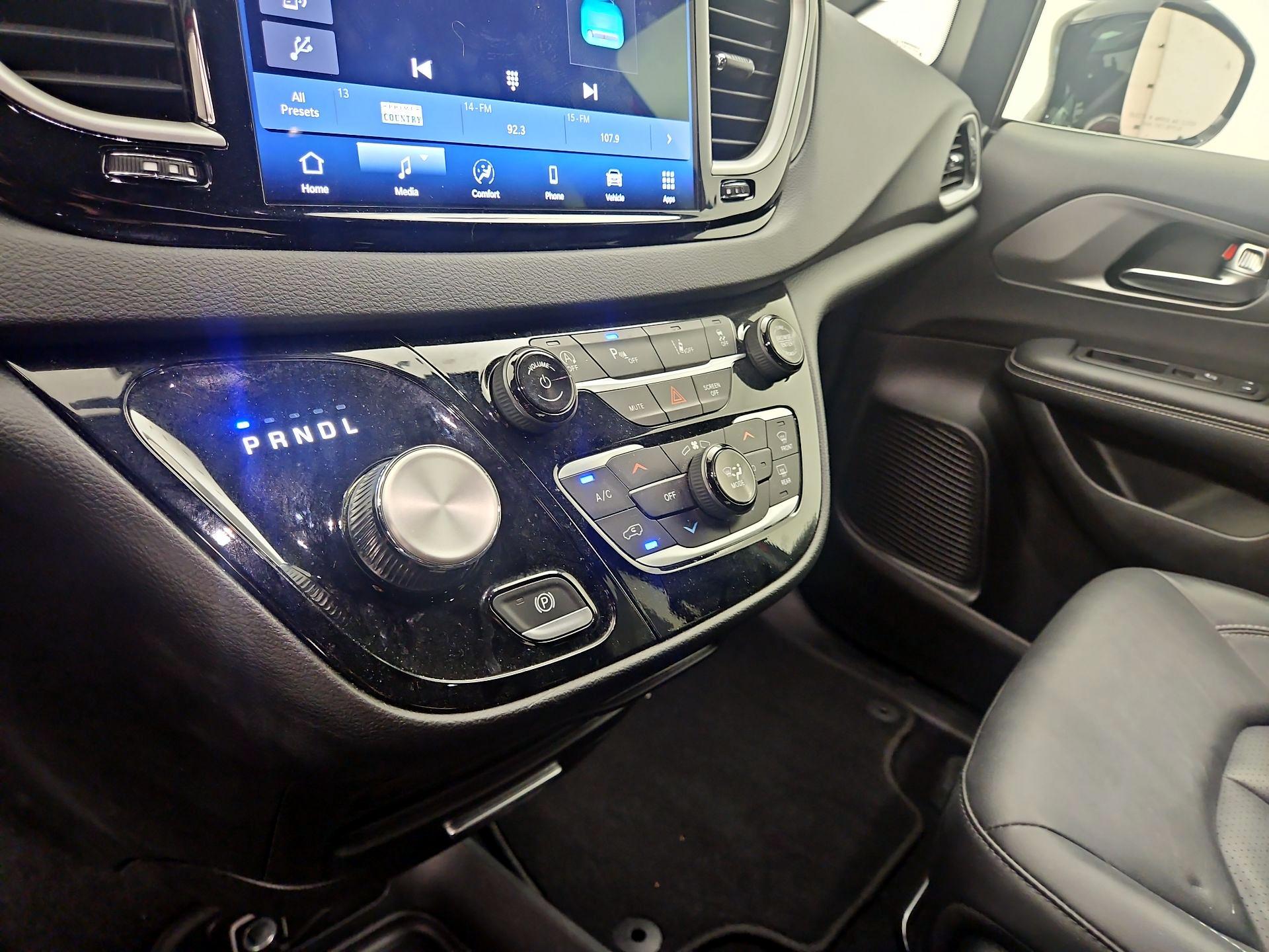 Thumbnail: 2025 Chrysler Pacifica - 16