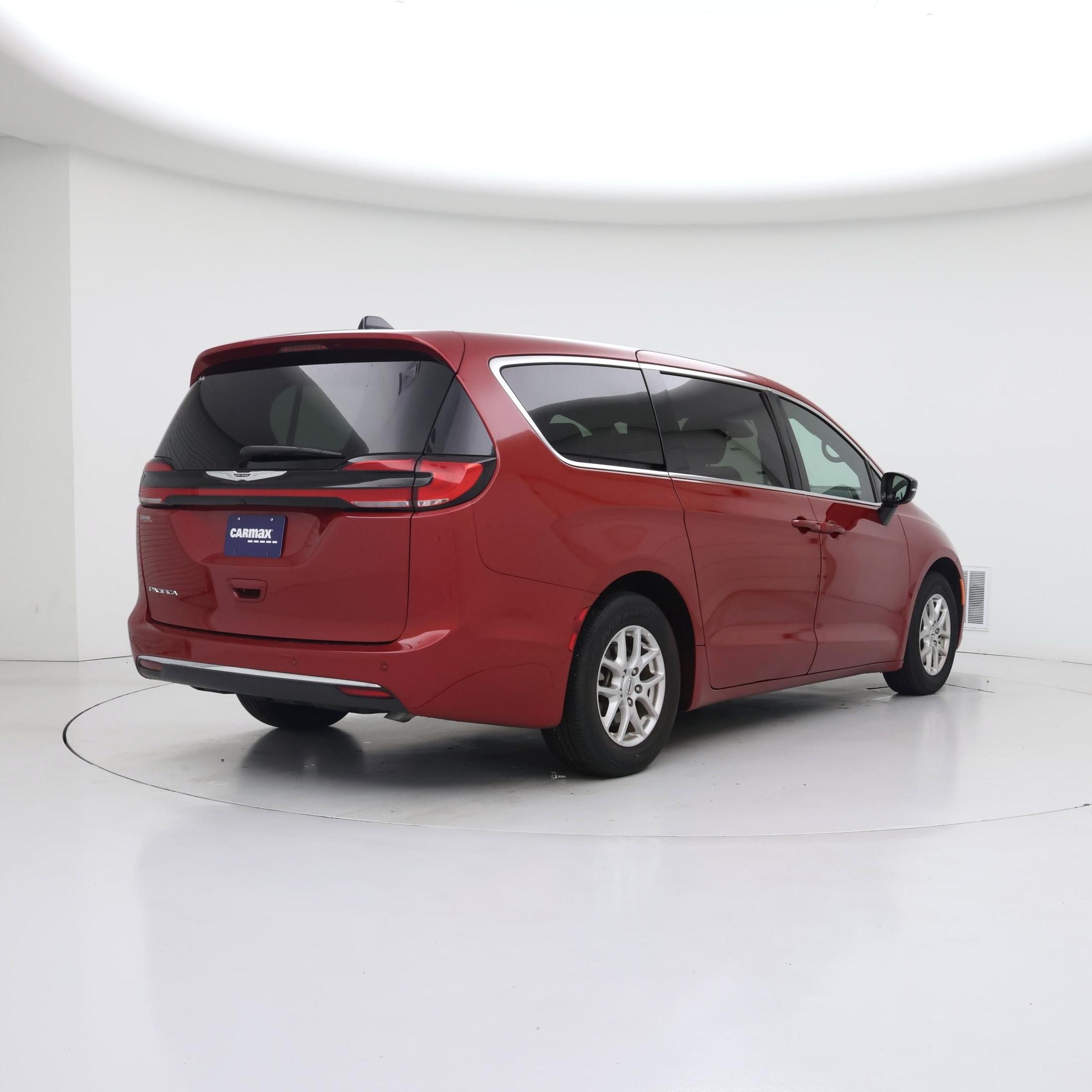 Thumbnail: 2025 Chrysler Pacifica - 8