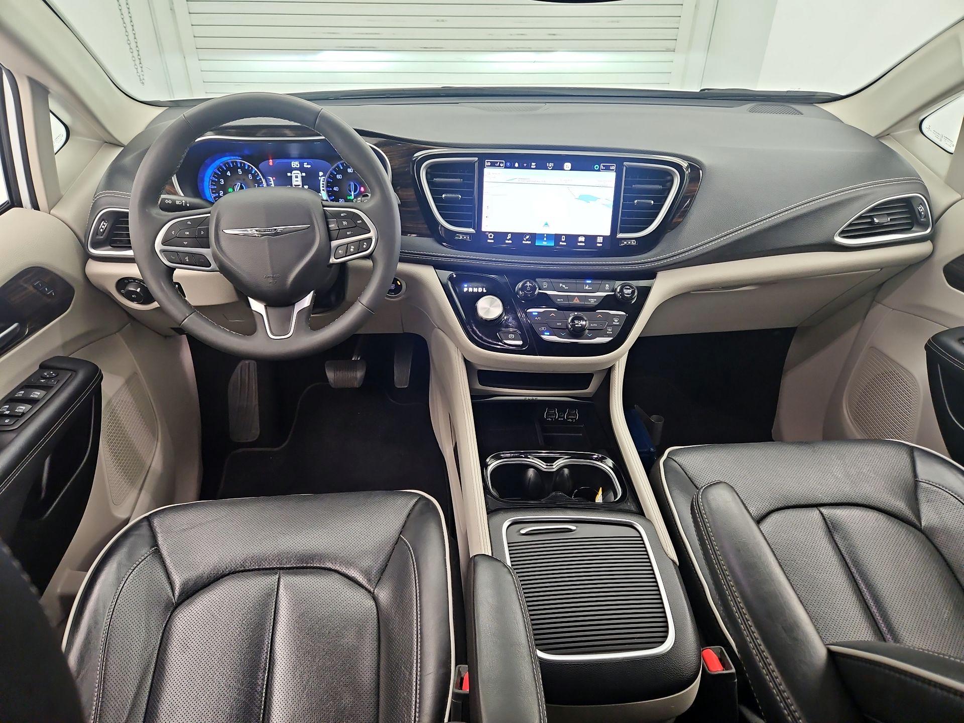 Thumbnail: 2023 Chrysler Pacifica - 9
