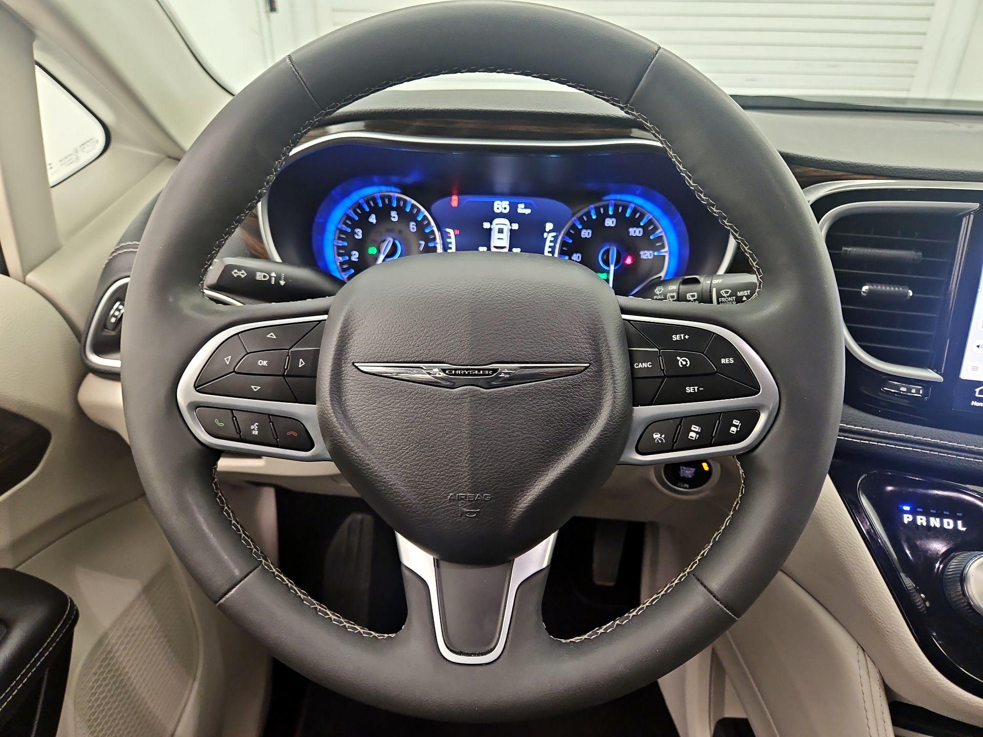Thumbnail: 2023 Chrysler Pacifica - 10