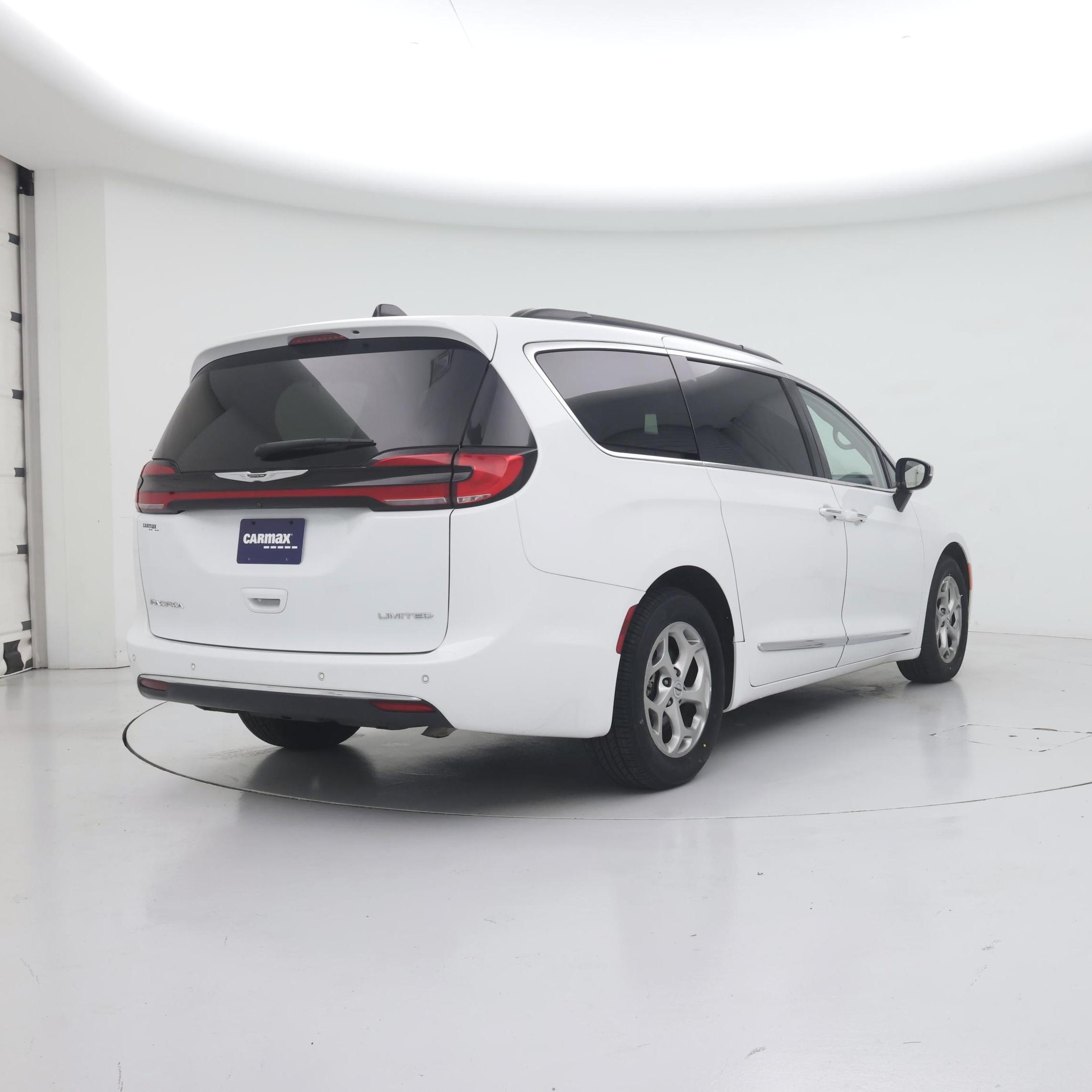 Thumbnail: 2023 Chrysler Pacifica - 8