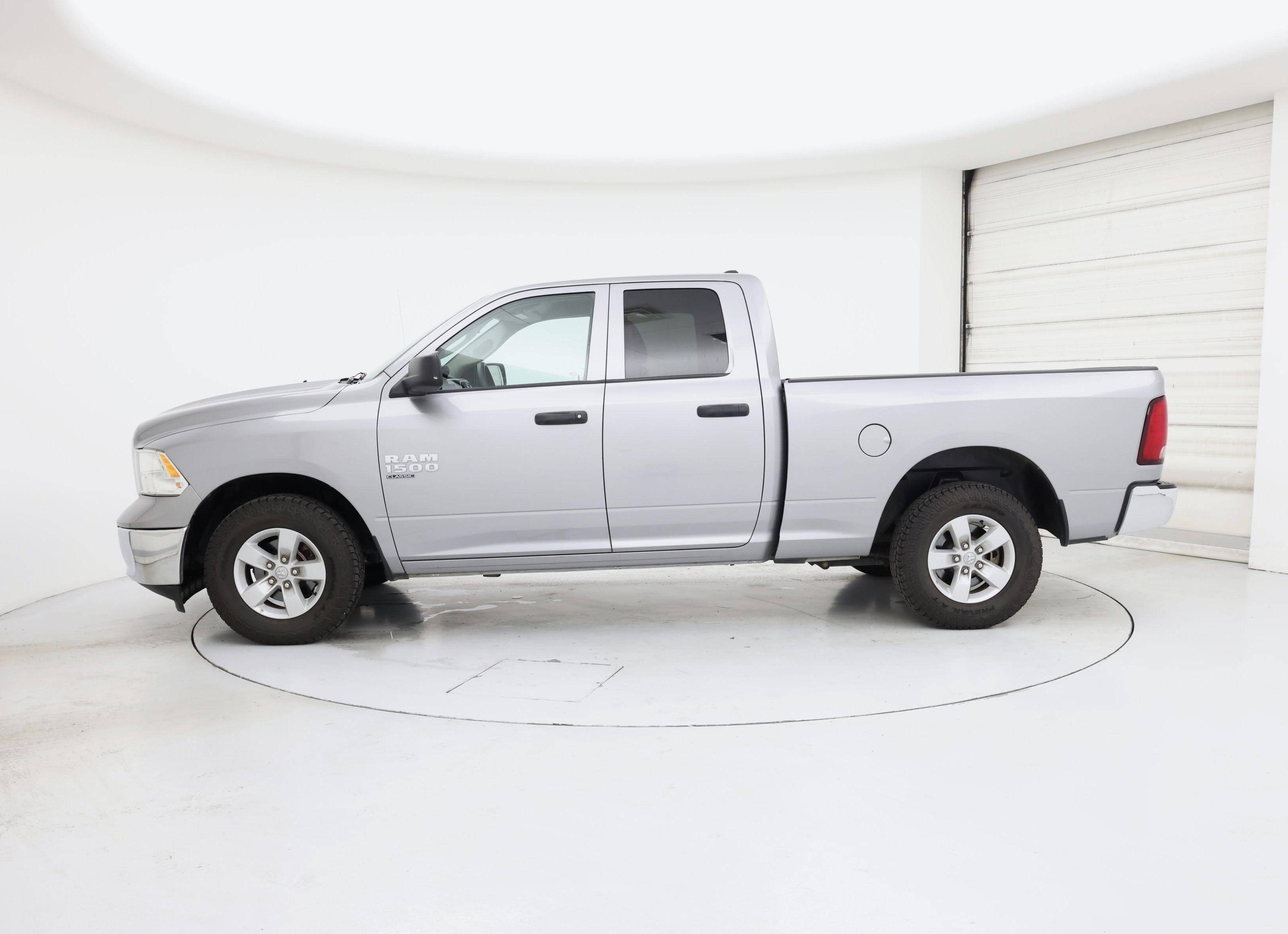 Thumbnail: 2024 RAM 1500 Classic - 3