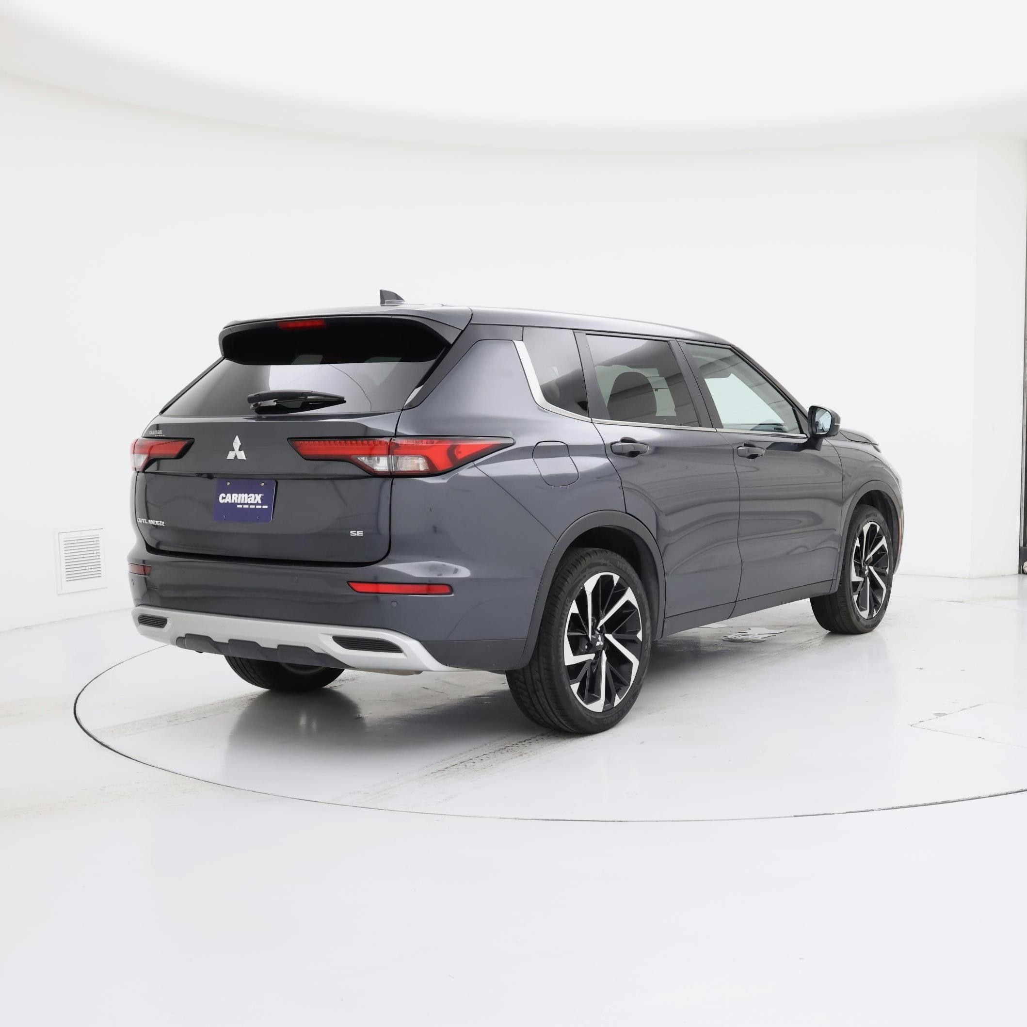 Thumbnail: 2024 Mitsubishi Outlander - 8