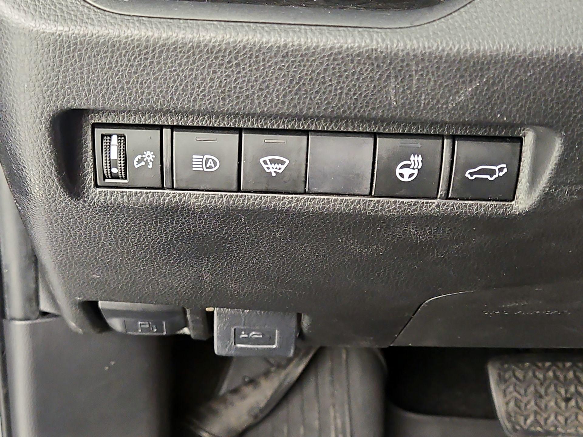 Thumbnail: 2020 Toyota RAV4 - 11