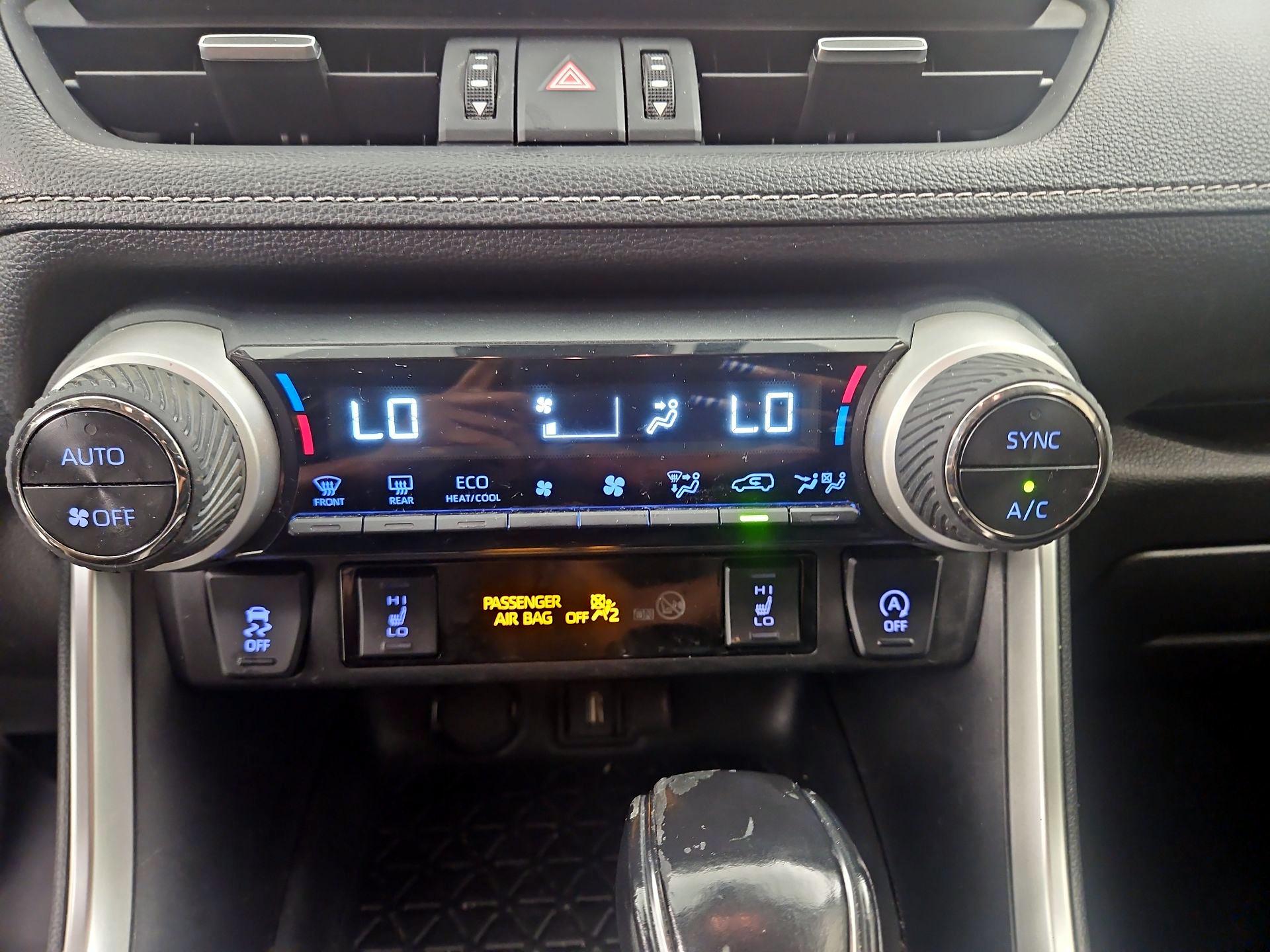 Thumbnail: 2020 Toyota RAV4 - 15