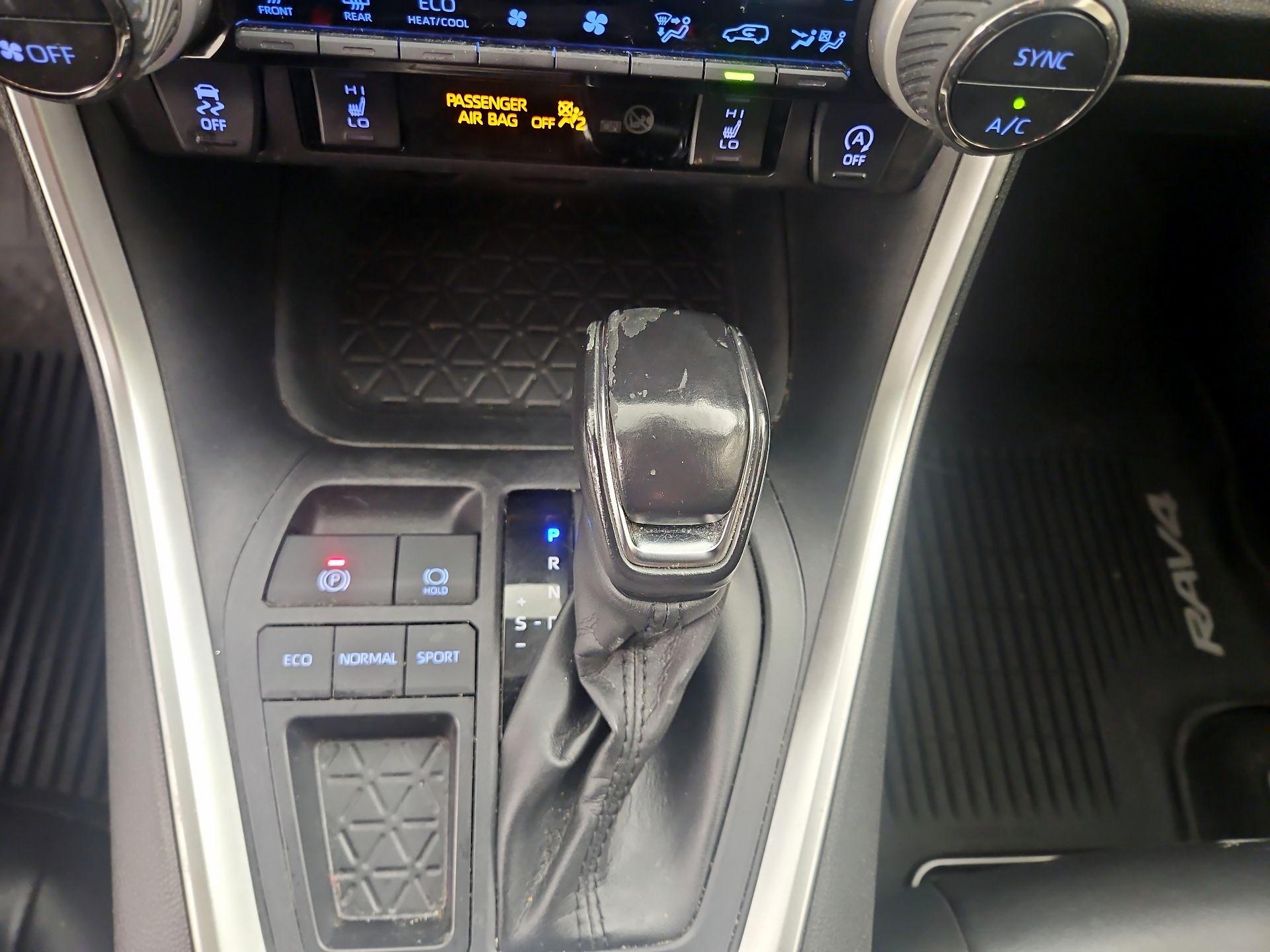 Thumbnail: 2020 Toyota RAV4 - 16