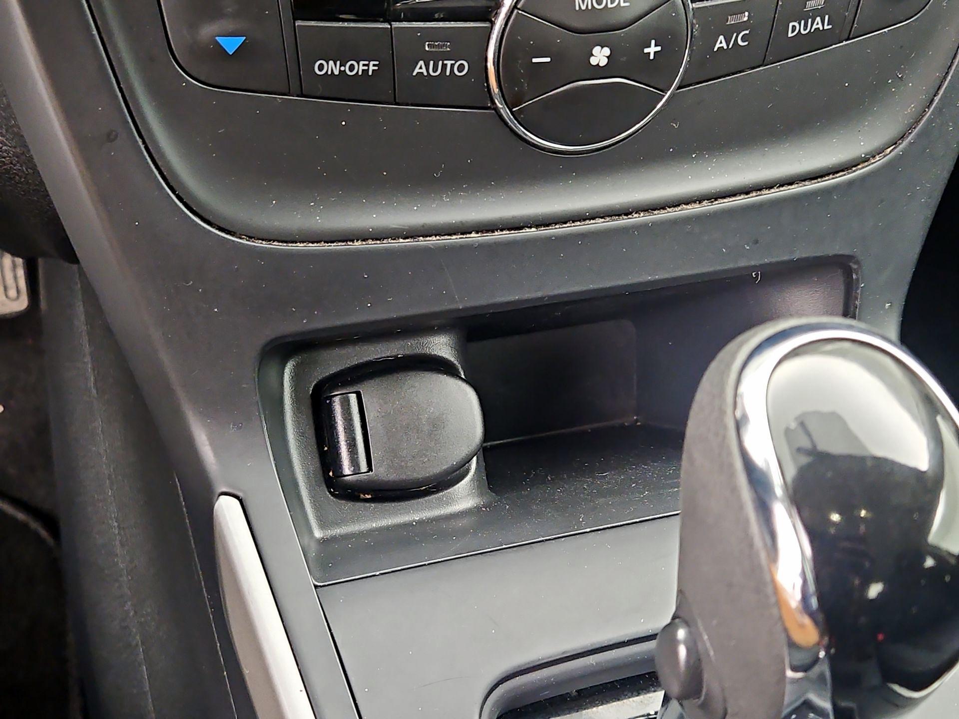 Thumbnail: 2019 Nissan Sentra - 16